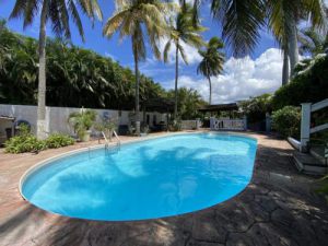   Villa met zwembad en appartment   Labadera Labadera,  Labadera