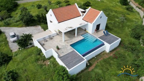 In landhuis stijl gebouwde villa met prachtig uitzicht en prive zwembad