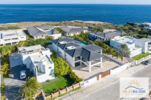   Nueva y moderna villa con vistas al mar en Vista Royal,  Jan thiel