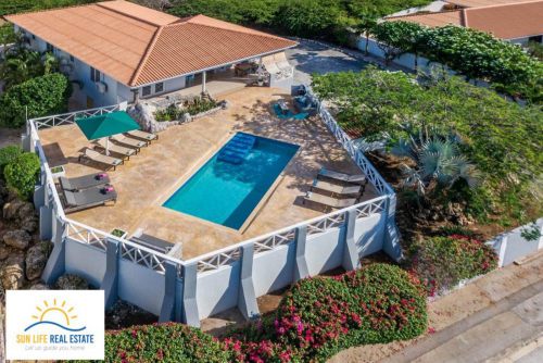 En venta: Hermosa villa con piscina privada en Vista Royal.,  Jan thiel