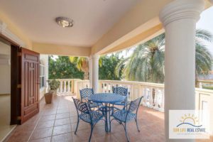 Elegant Island Retreat: Exclusive and Spacious Residence at Villapark Zuurzak for Sale,  Willemstad