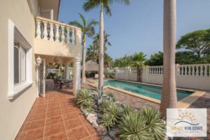 Elegant Island Retreat: Exclusive and Spacious Residence at Villapark Zuurzak for Sale,  Willemstad