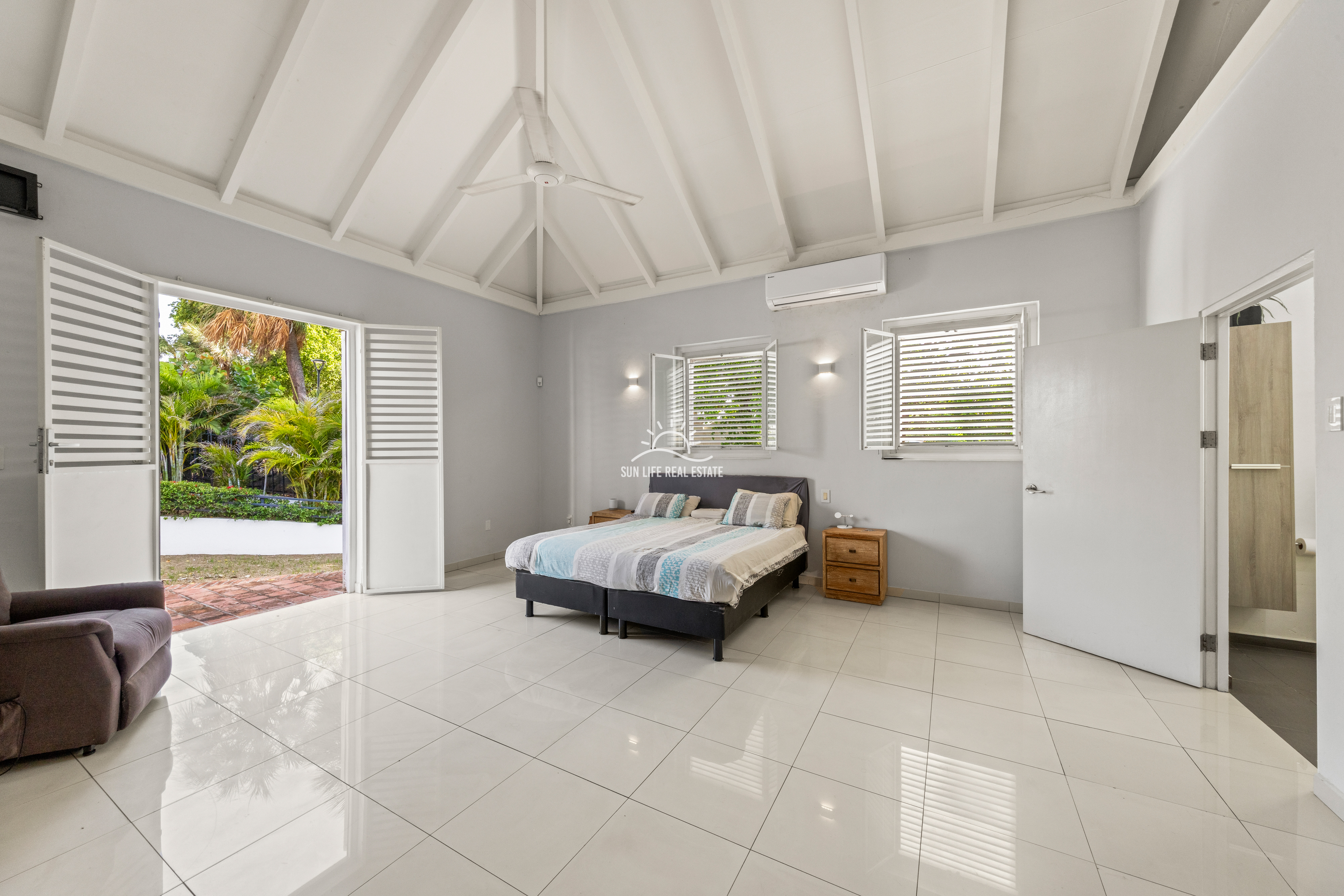 Spacious Villa with Expansion Potential in Popular Villapark Zuurzak