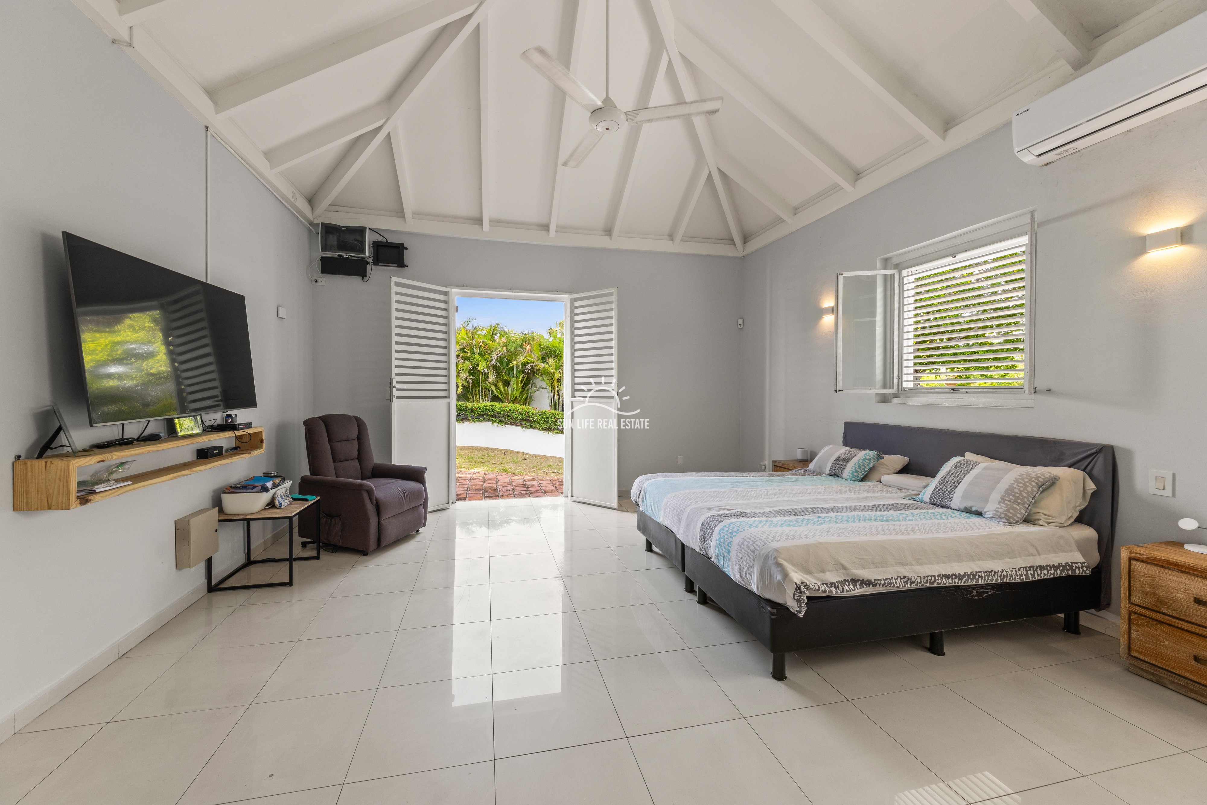 Spacious Villa with Expansion Potential in Popular Villapark Zuurzak