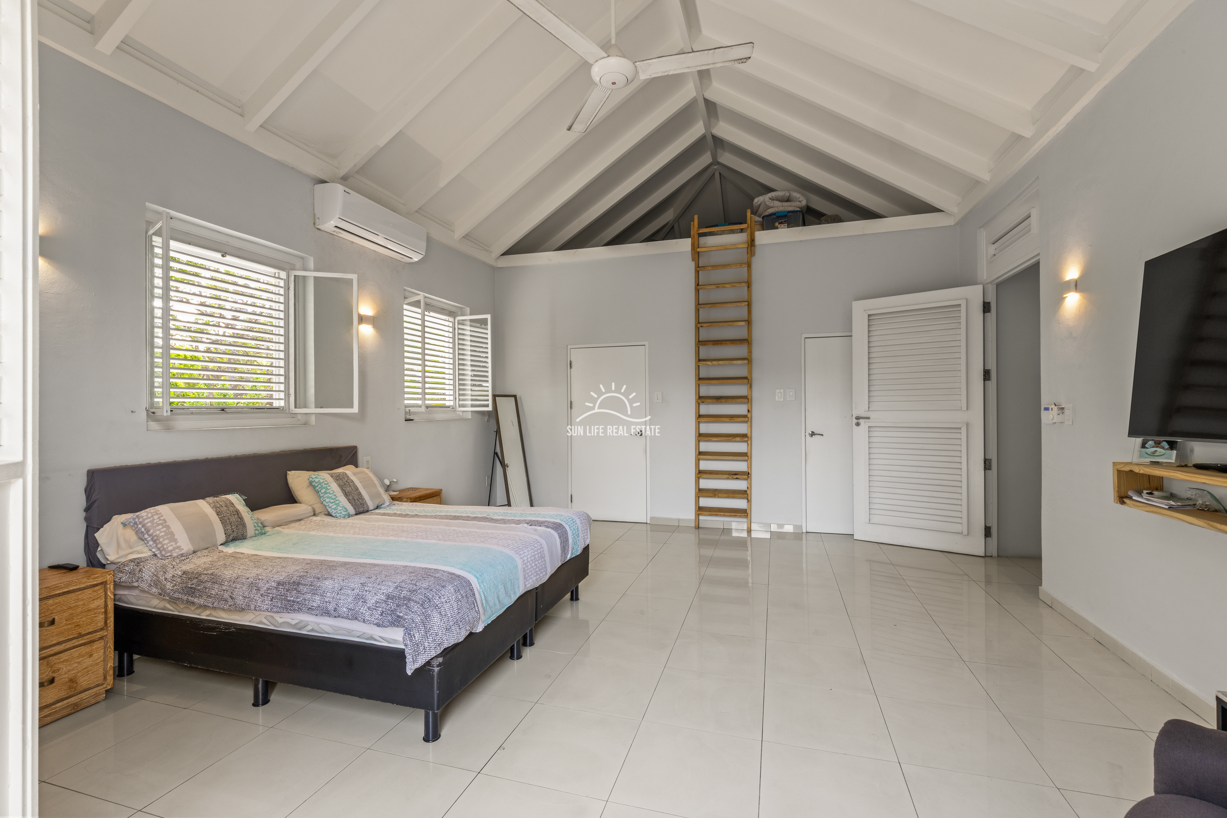 Spacious Villa with Expansion Potential in Popular Villapark Zuurzak