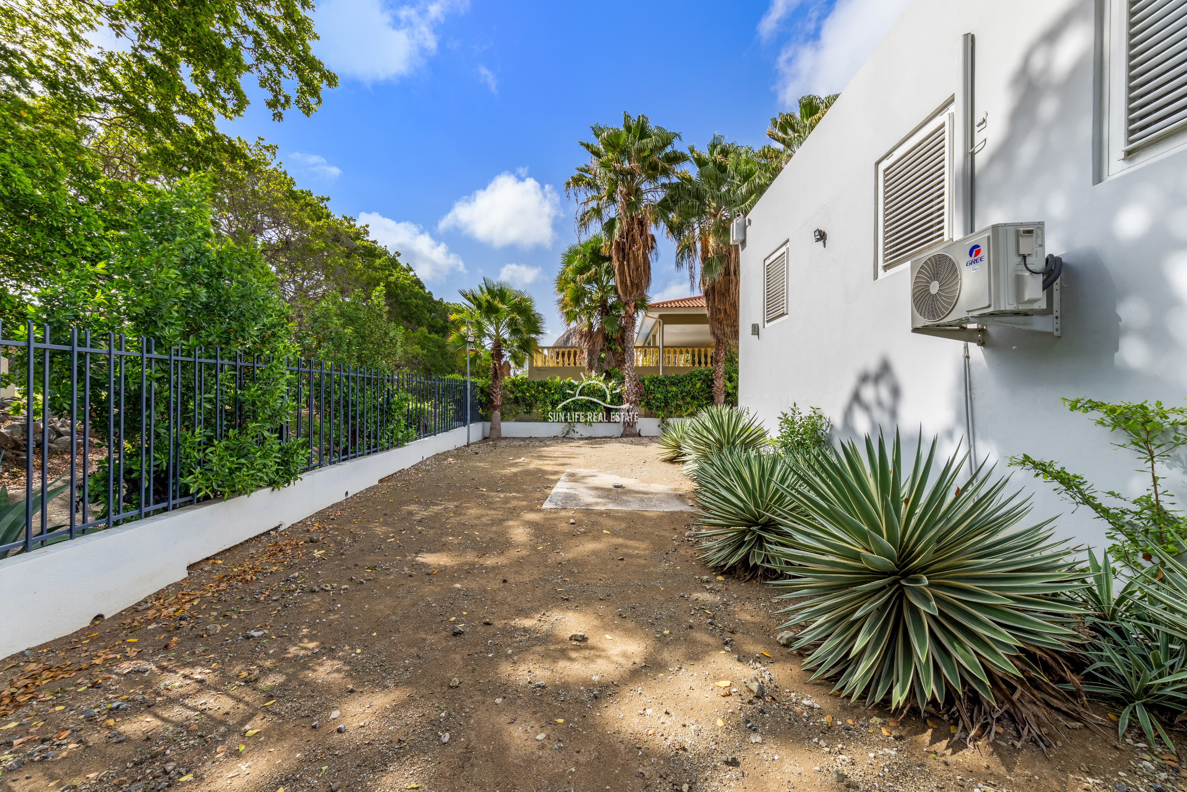 Spacious Villa with Expansion Potential in Popular Villapark Zuurzak