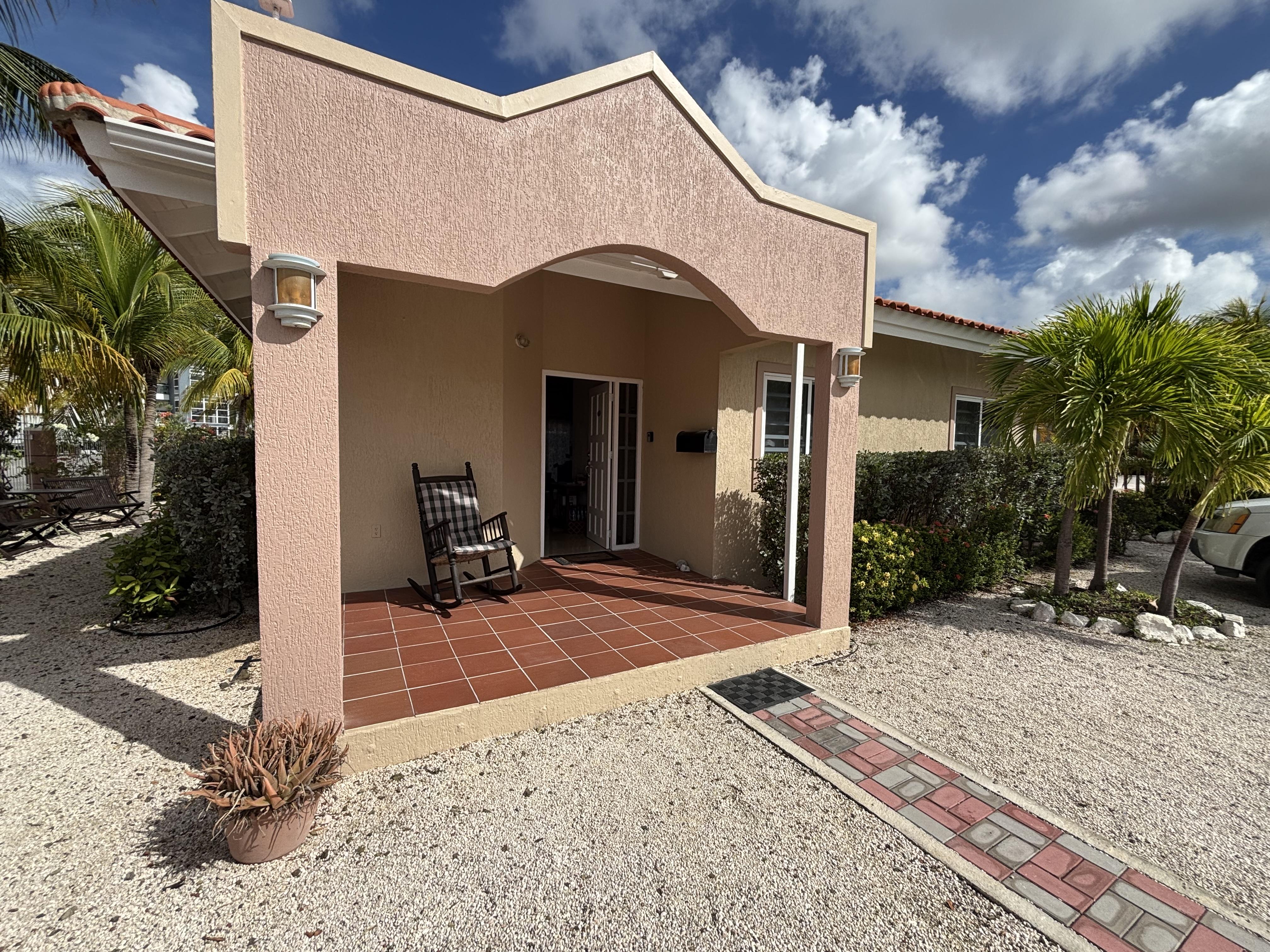 Charming 2-Bedroom Bungalow in Caribbean Beach Resort, Piscadera