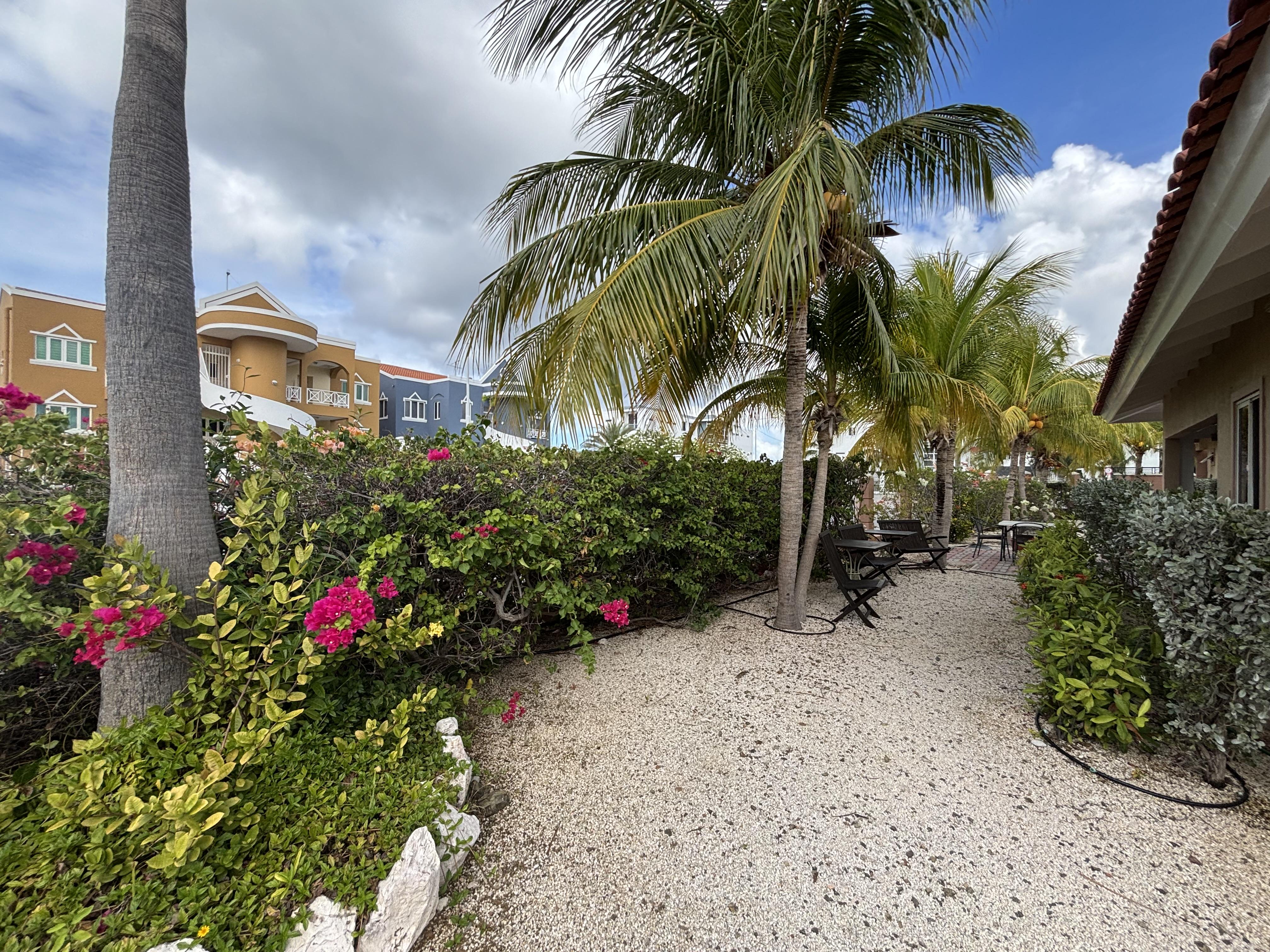Charming 2-Bedroom Bungalow in Caribbean Beach Resort, Piscadera
