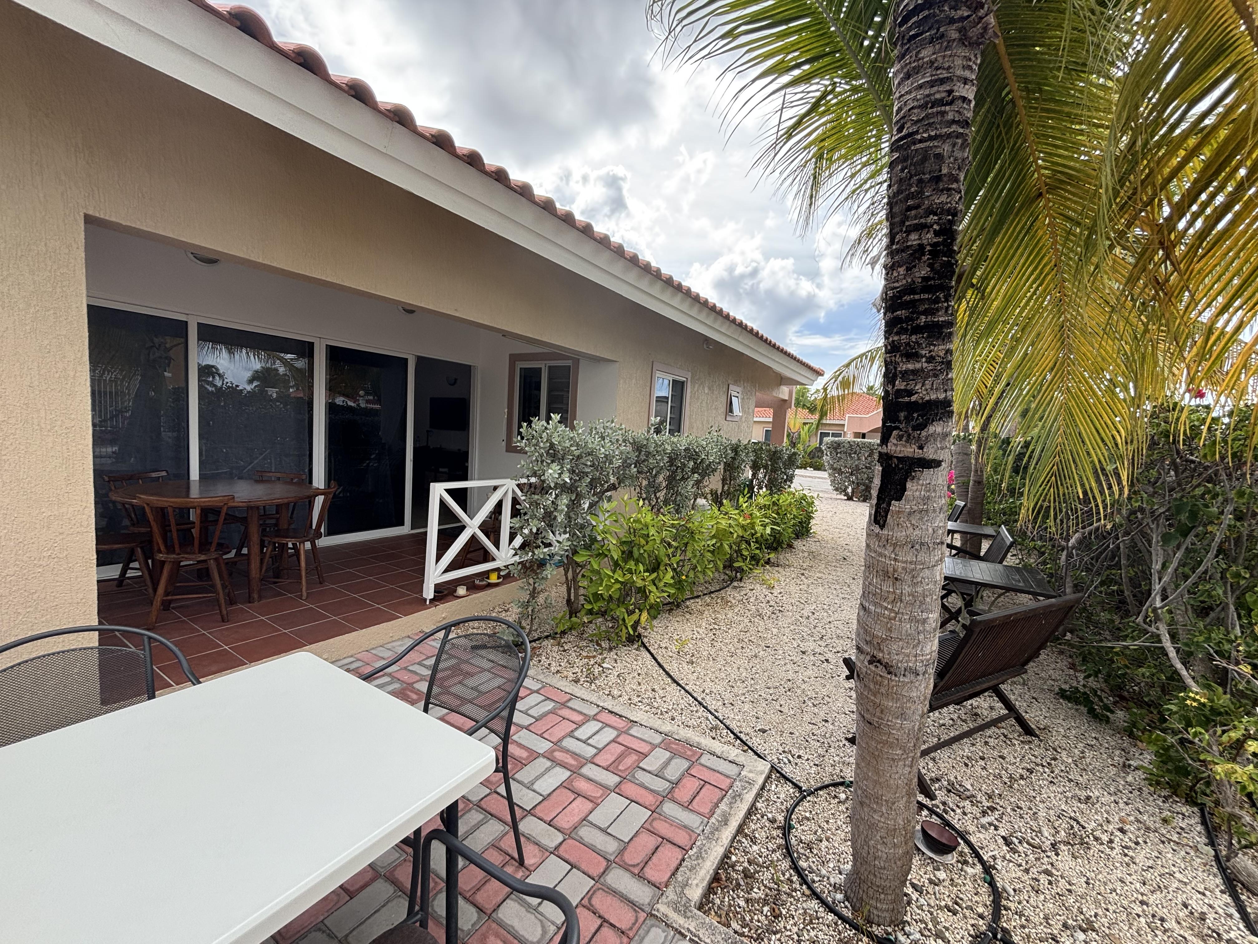 Charming 2-Bedroom Bungalow in Caribbean Beach Resort, Piscadera