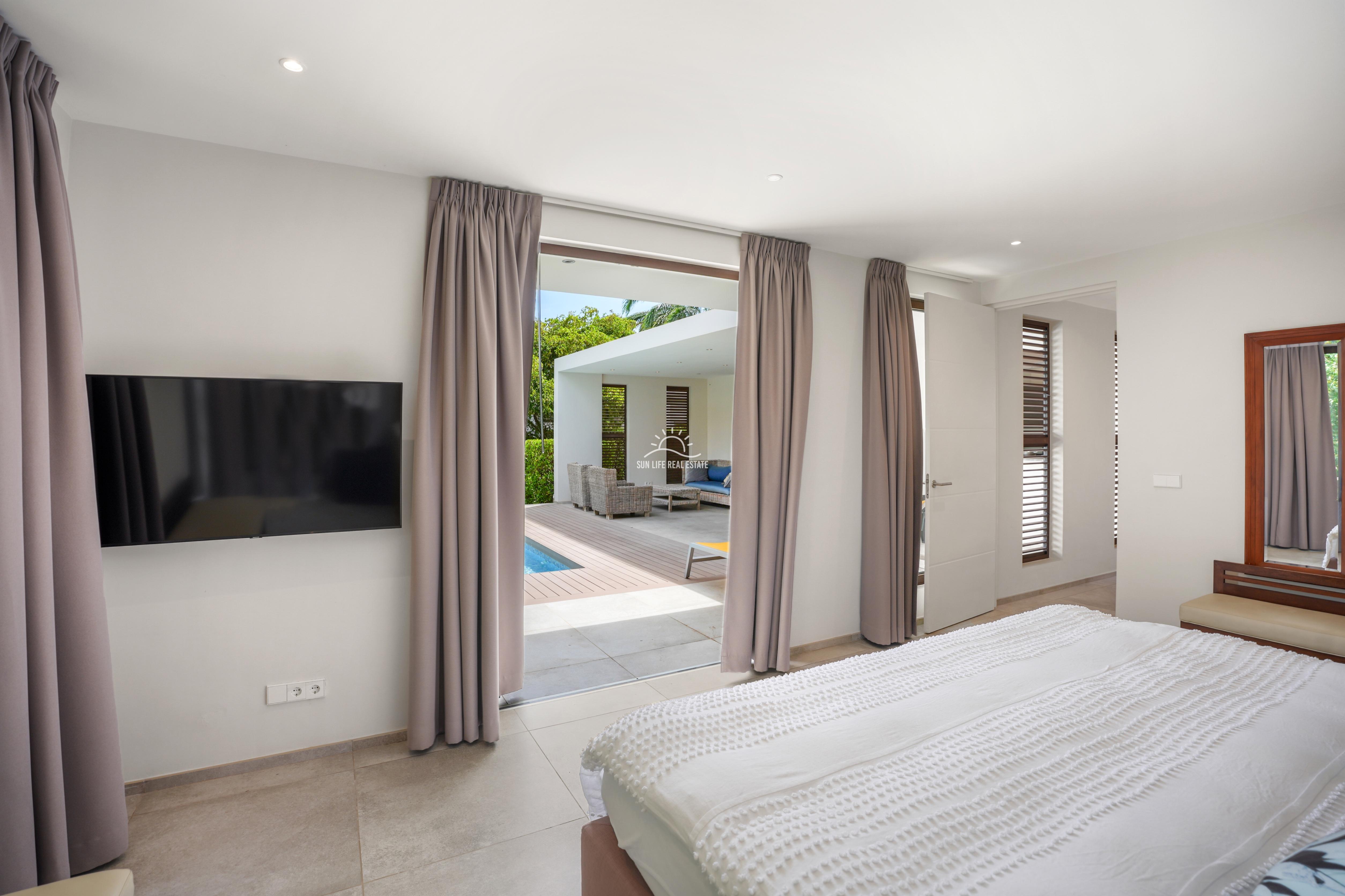 Luxury and modern villa for sale in Jan Sofat LXRY