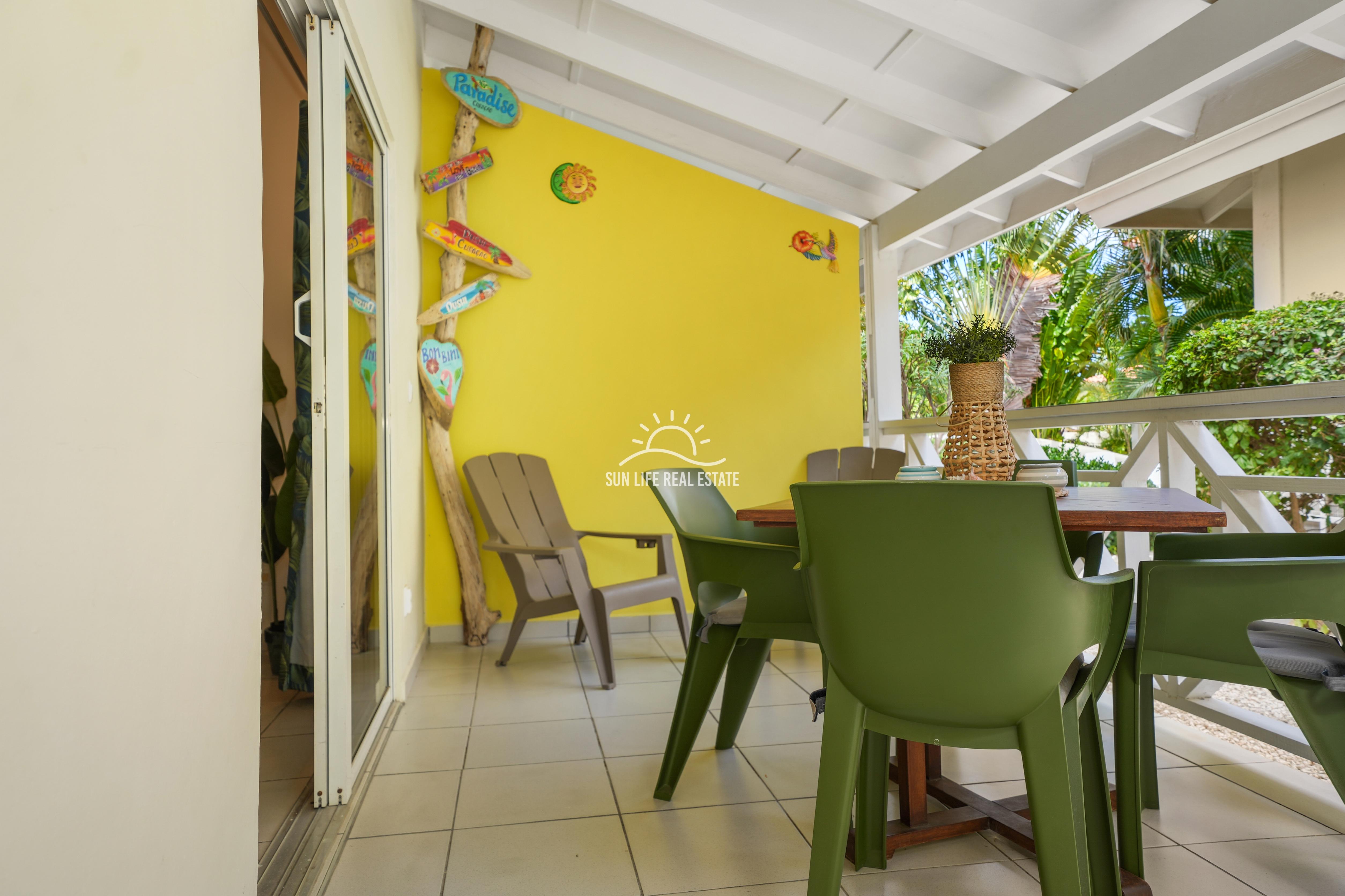 Blue Marlin Apartments, Close to mambo beach!