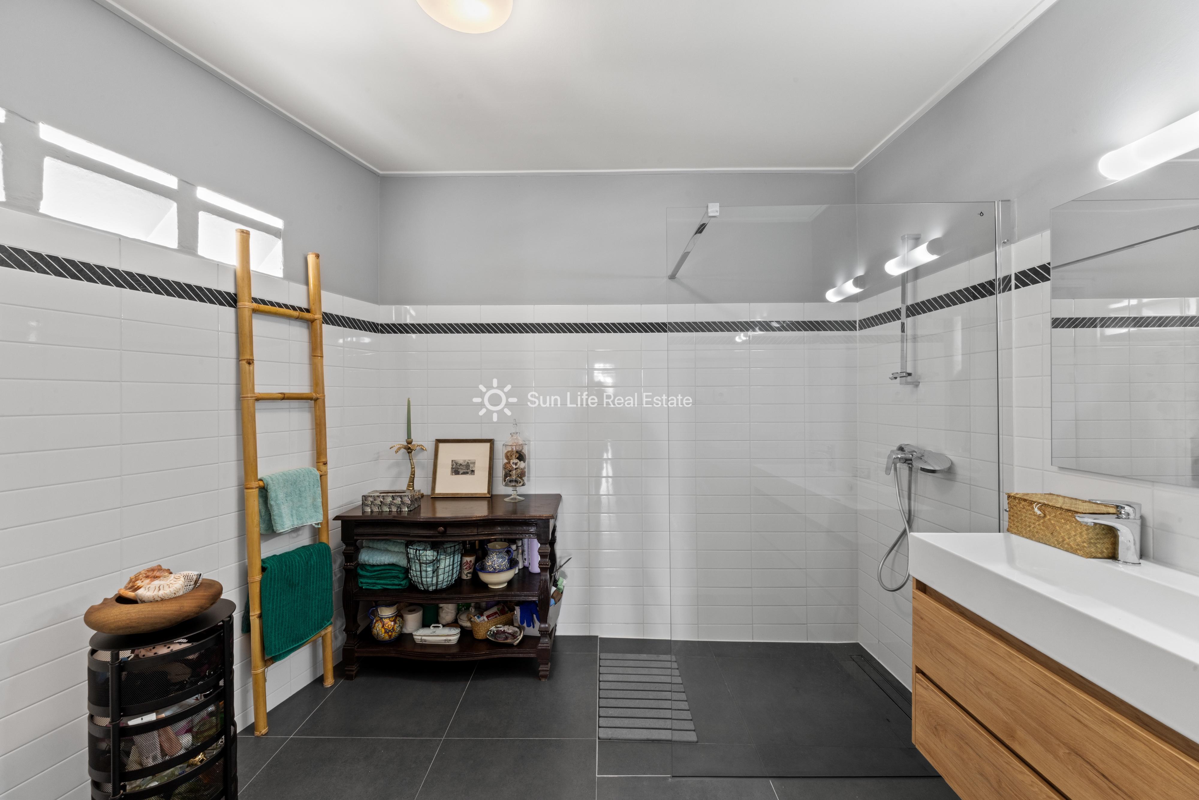 Renovated Villa with Guest Apartment in Julianadorp