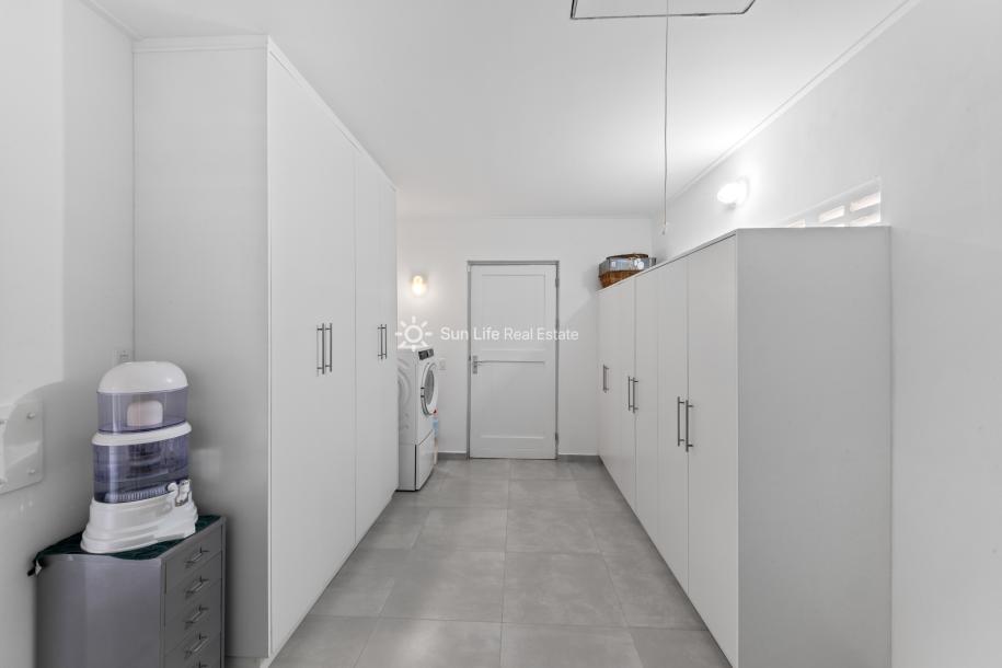 Renovated Villa with Guest Apartment in Julianadorp-25