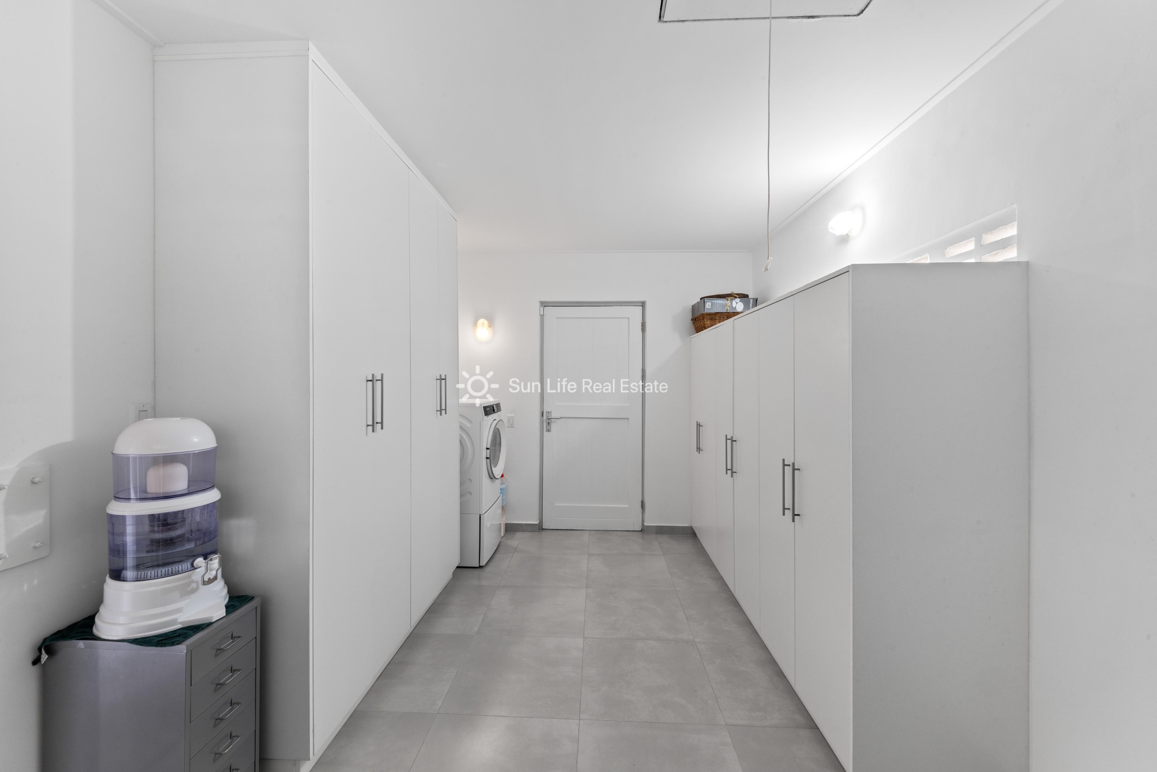 Renovated Villa with Guest Apartment in Julianadorp