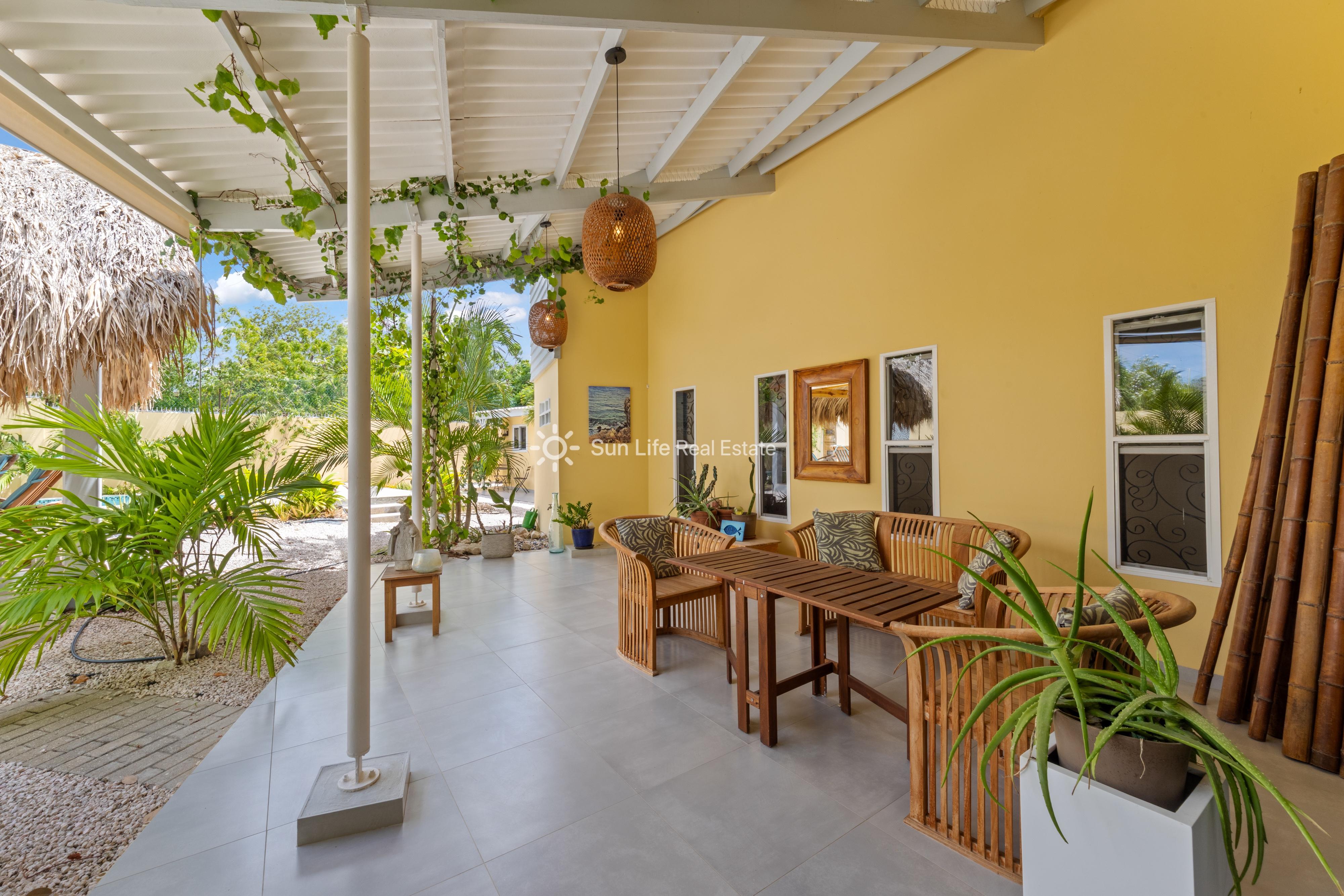 Renovated Villa with Guest Apartment in Julianadorp