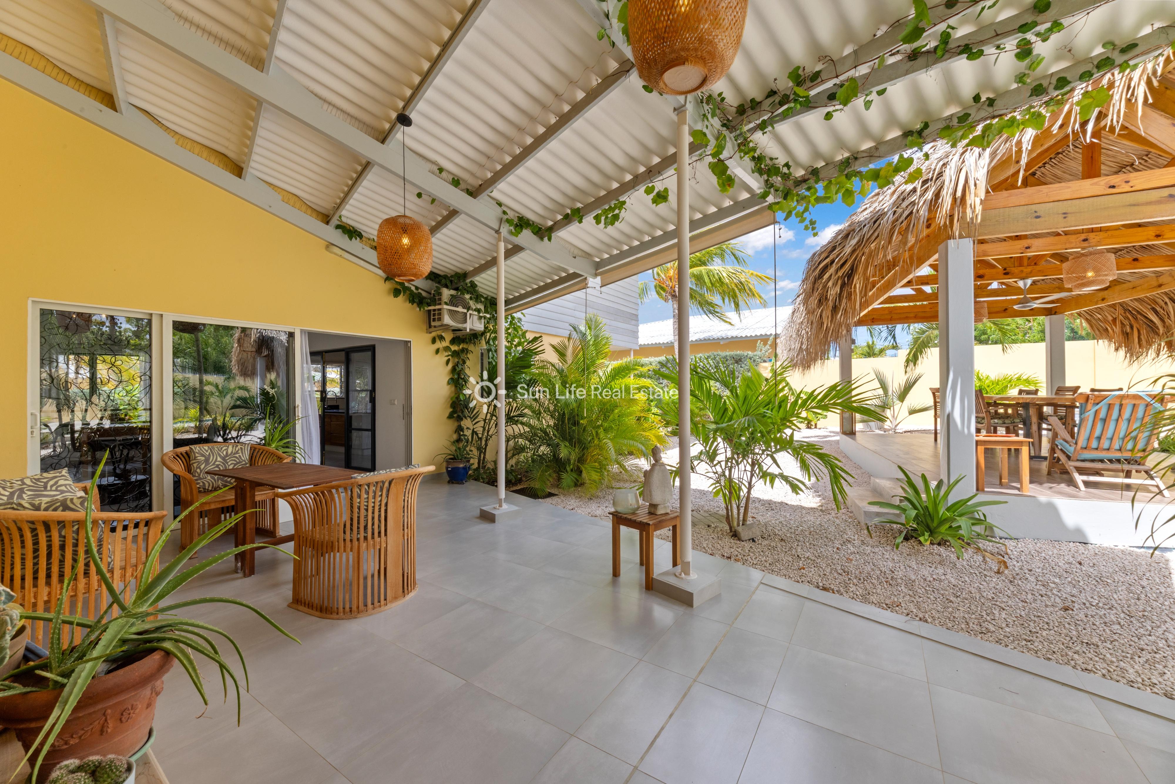 Renovated Villa with Guest Apartment in Julianadorp