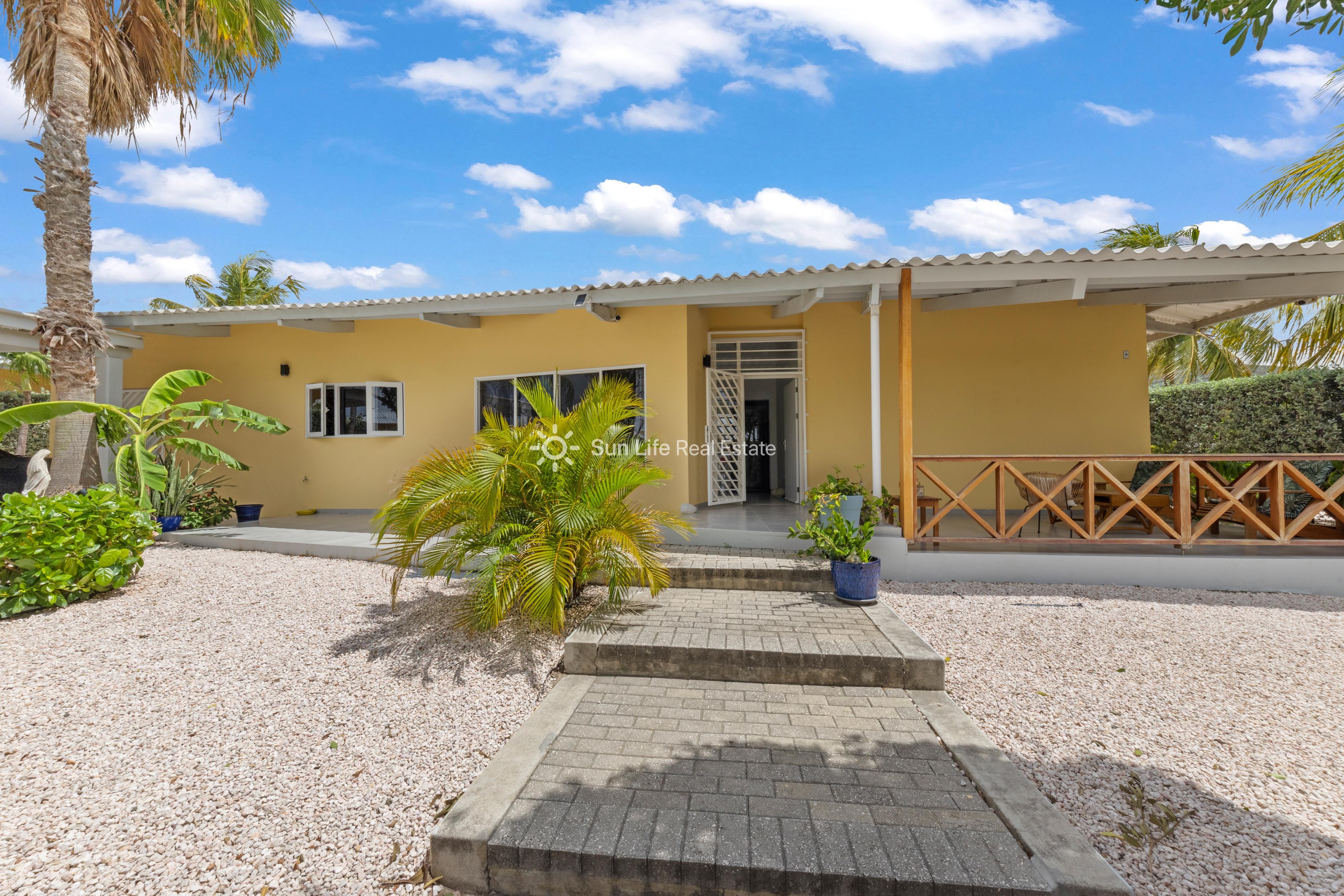 Renovated Villa with Guest Apartment in Julianadorp