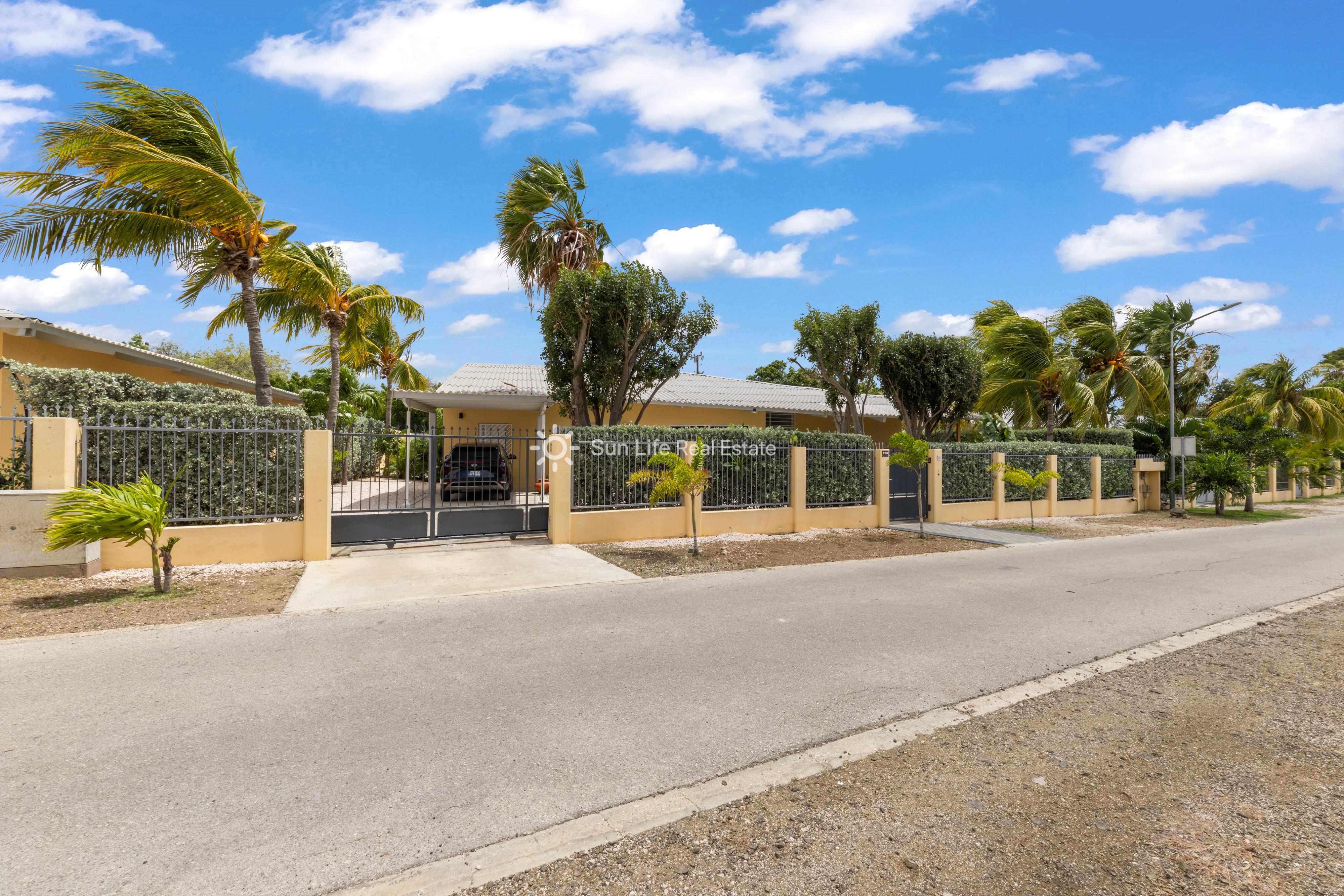 Renovated Villa with Guest Apartment in Julianadorp