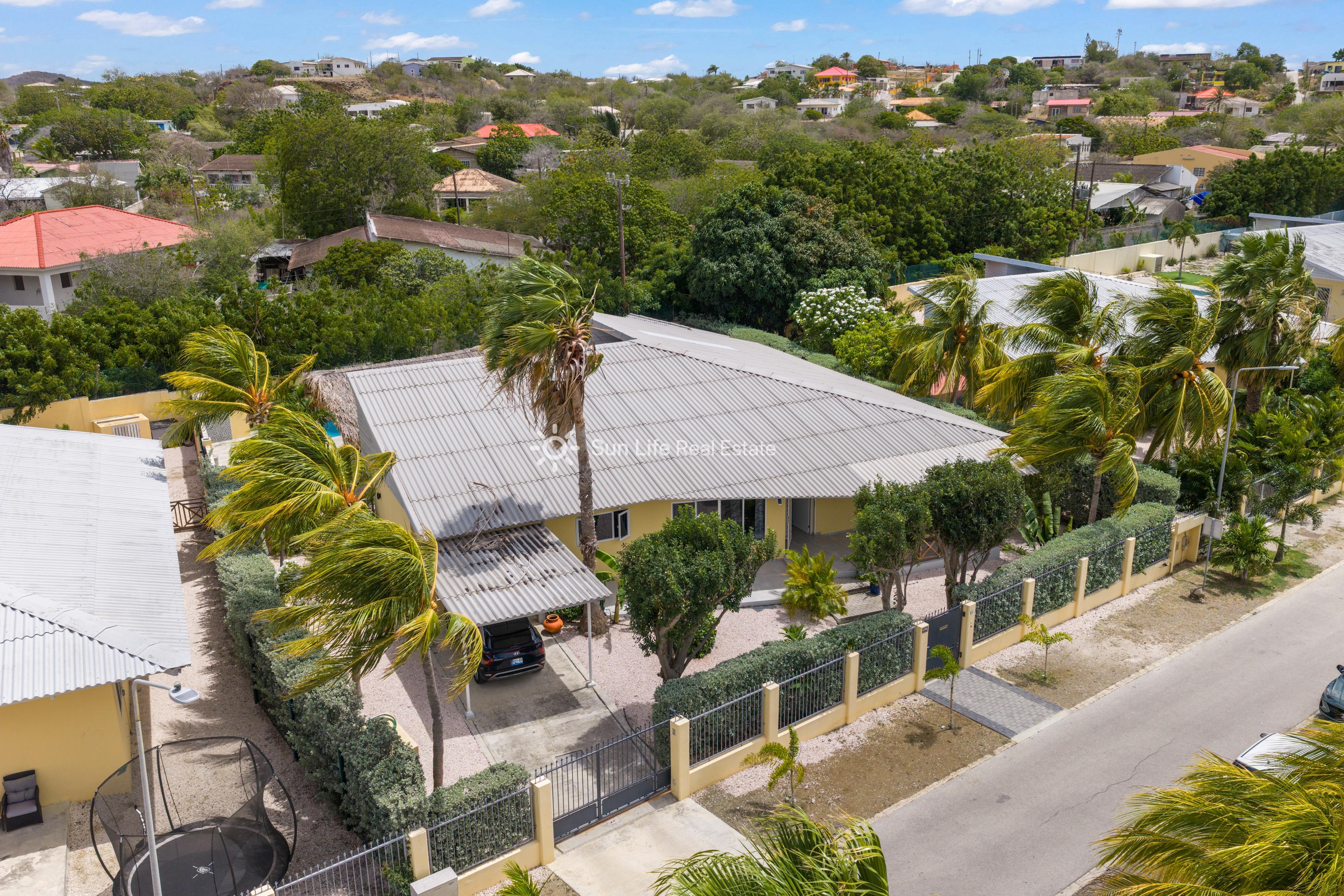 Renovated Villa with Guest Apartment in Julianadorp