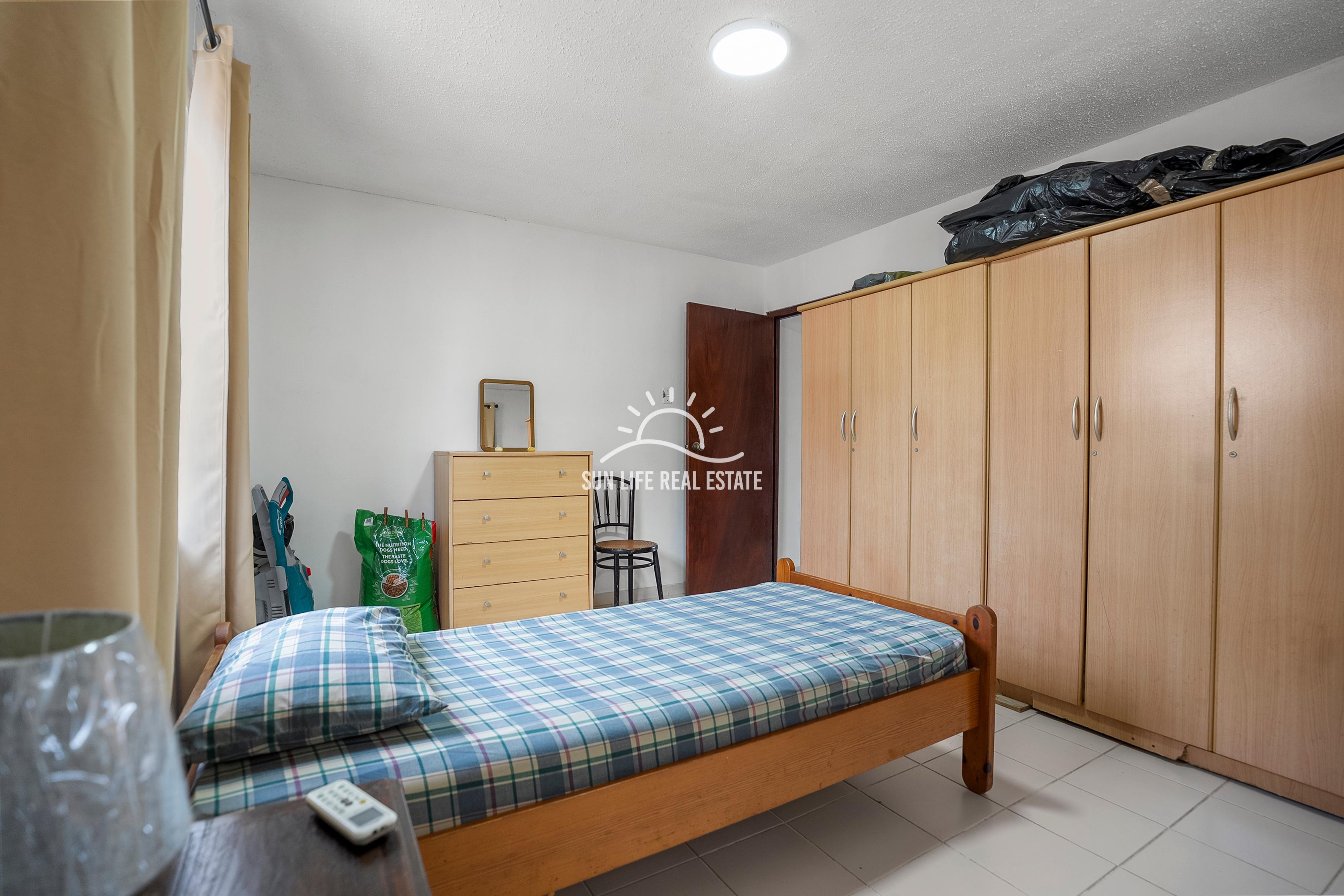 Traditional 4-Bedroom House with Apartment for Sale in Saliña Harbor View