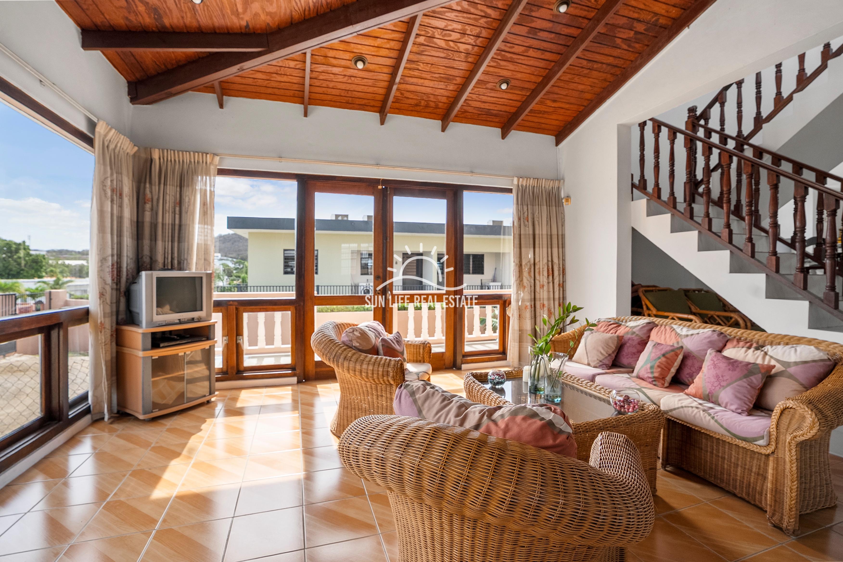 Traditional 4-Bedroom House with Apartment for Sale in Saliña Harbor View