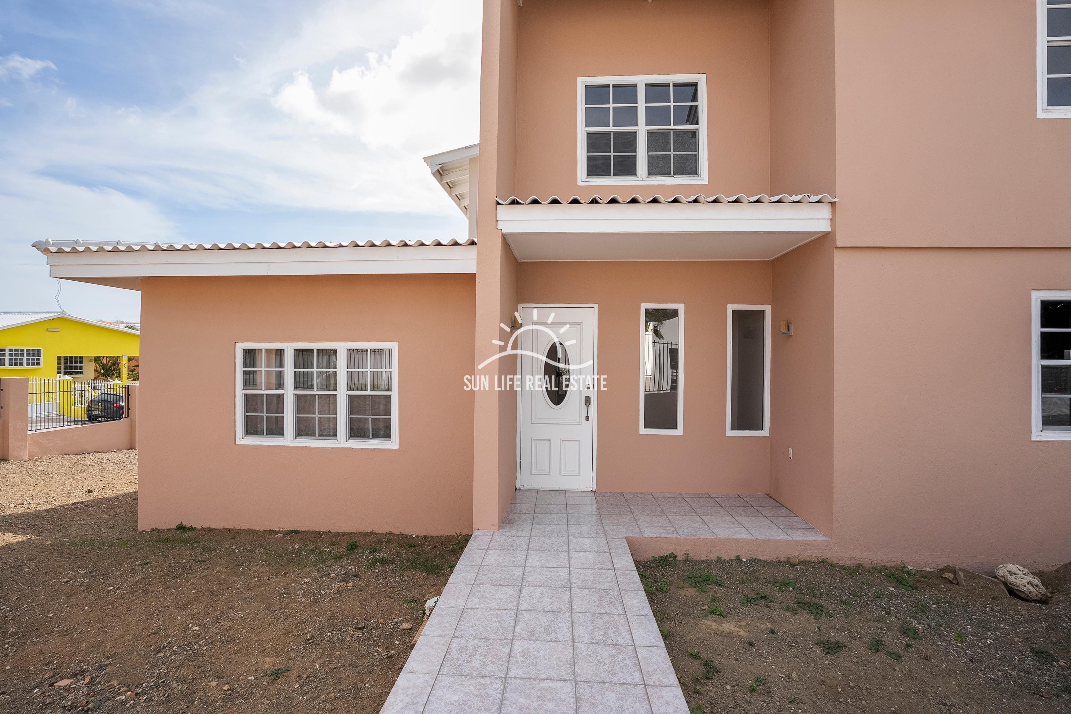 Traditional 4-Bedroom House with Apartment for Sale in Saliña Harbor View