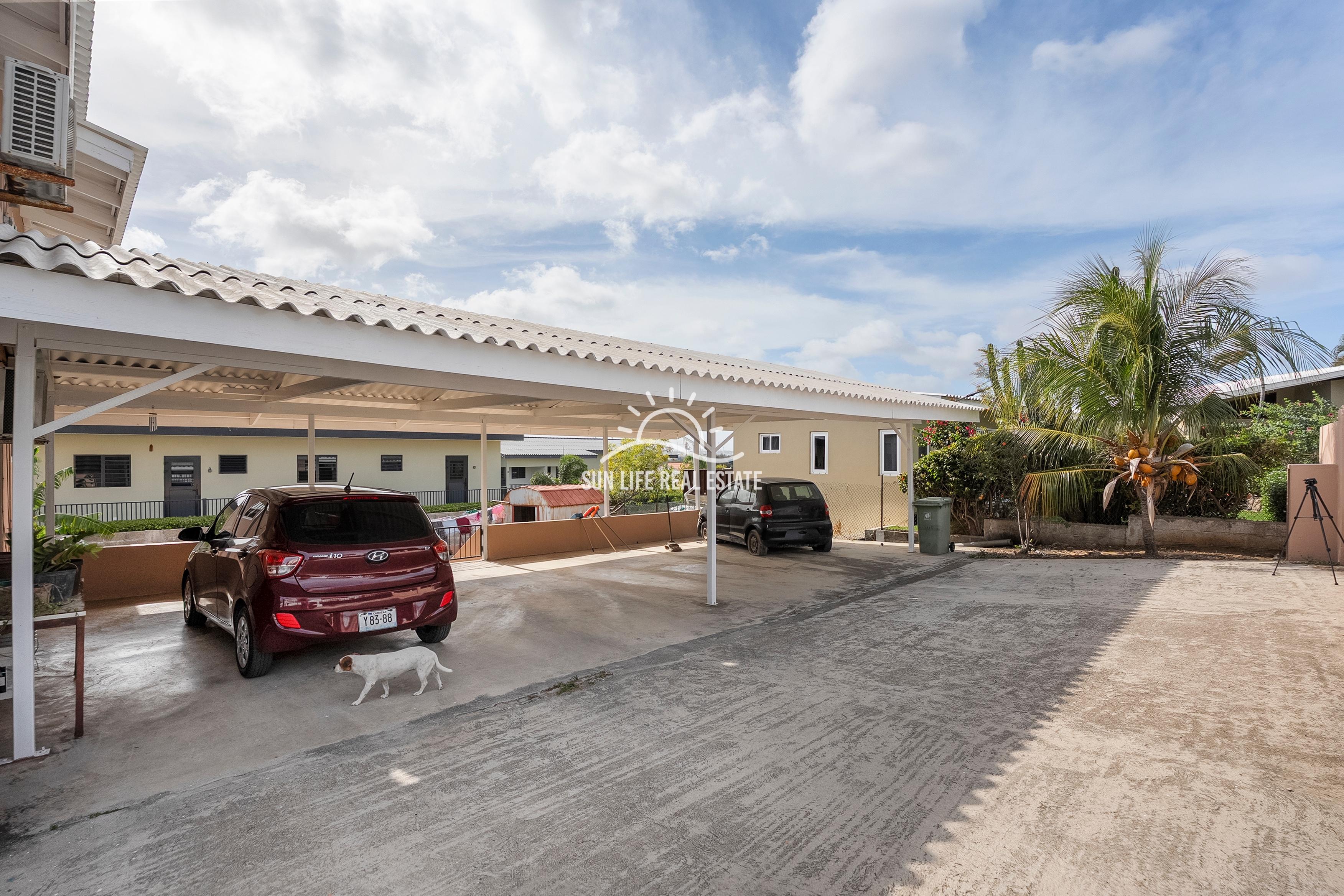 Traditional 4-Bedroom House with Apartment for Sale in Saliña Harbor View