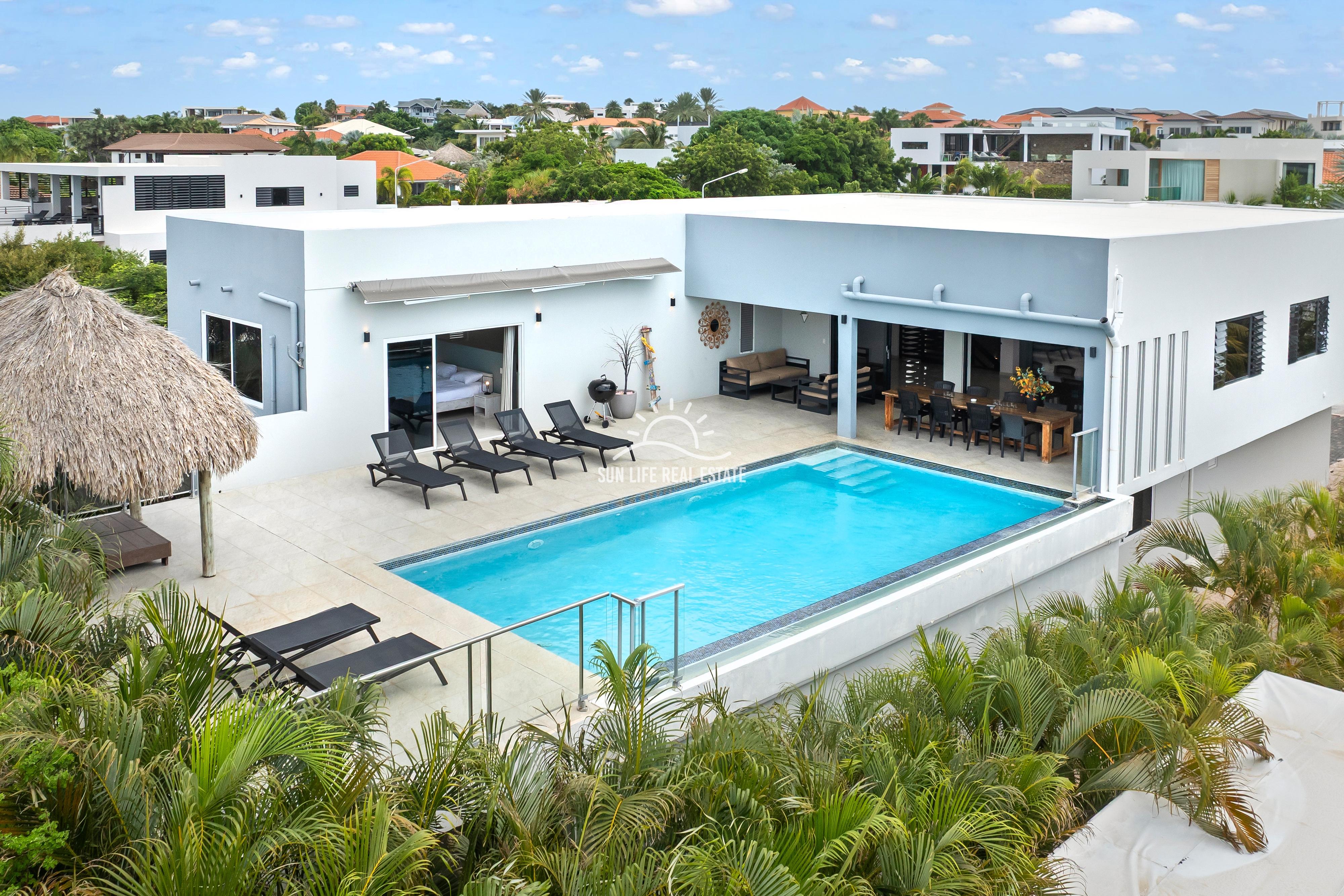 Spacious Modern 4-Bedroom Luxury Villa for Sale in Vista Royal