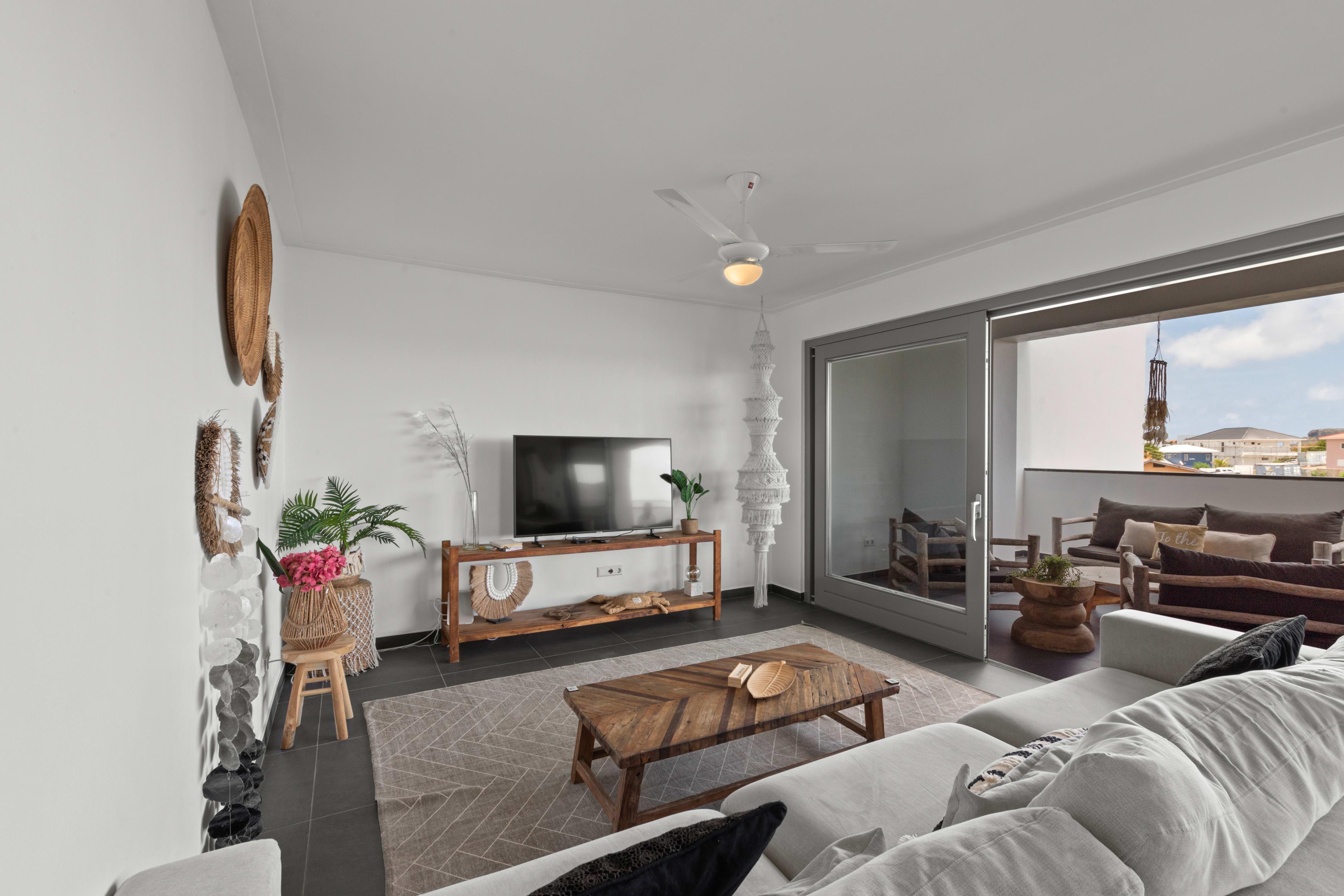 Stylish and Spacious 2-Bedroom Apartment with Hillside Views in Old Jan Thiel