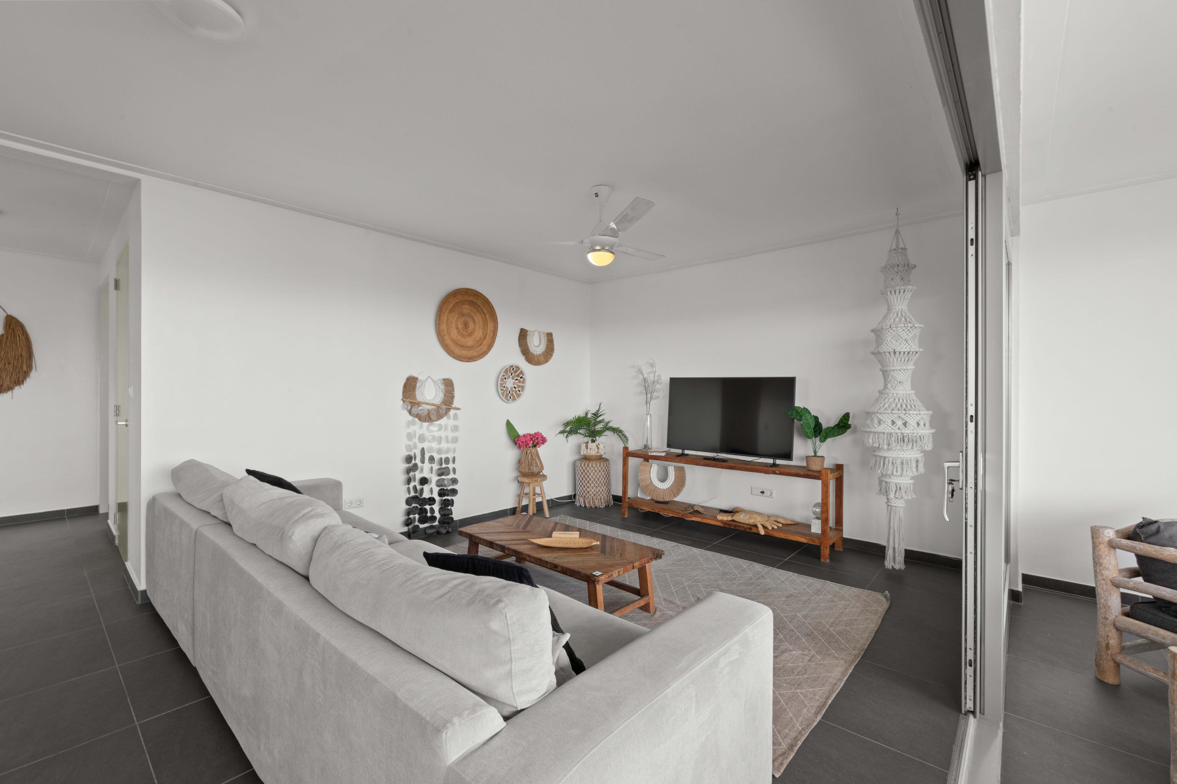 Stylish and Spacious 2-Bedroom Apartment with Hillside Views in Old Jan Thiel