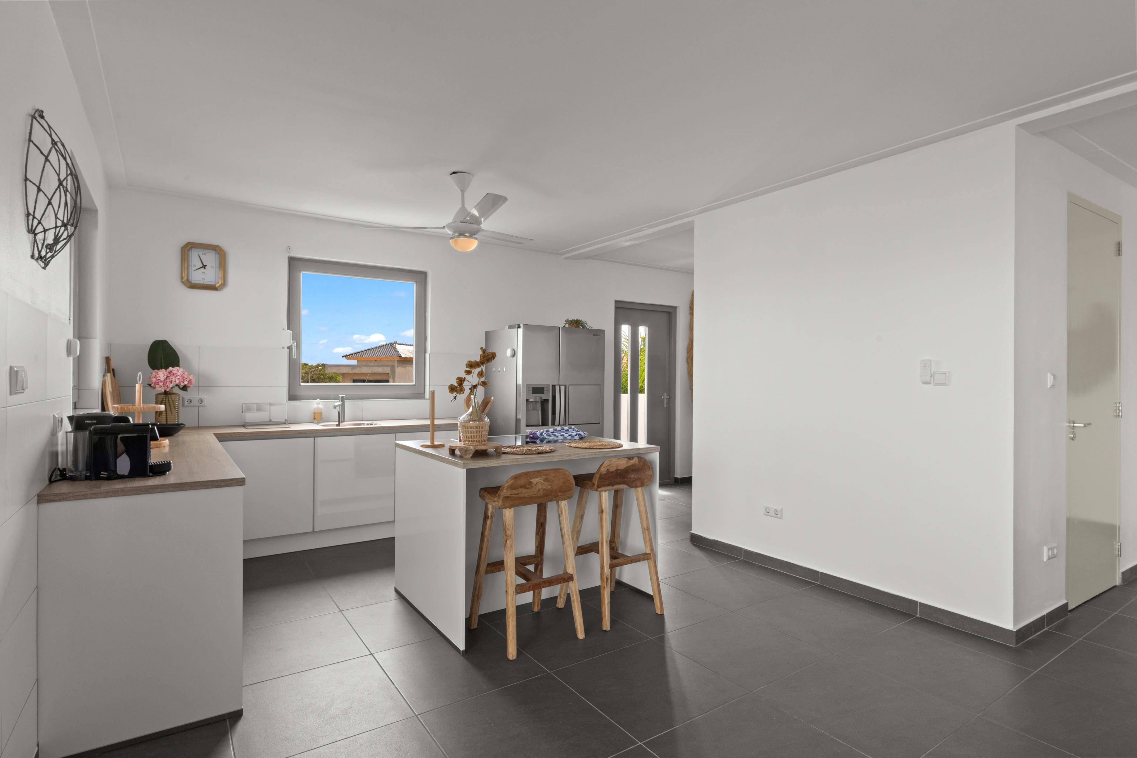 Stylish and Spacious 2-Bedroom Apartment with Hillside Views in Old Jan Thiel