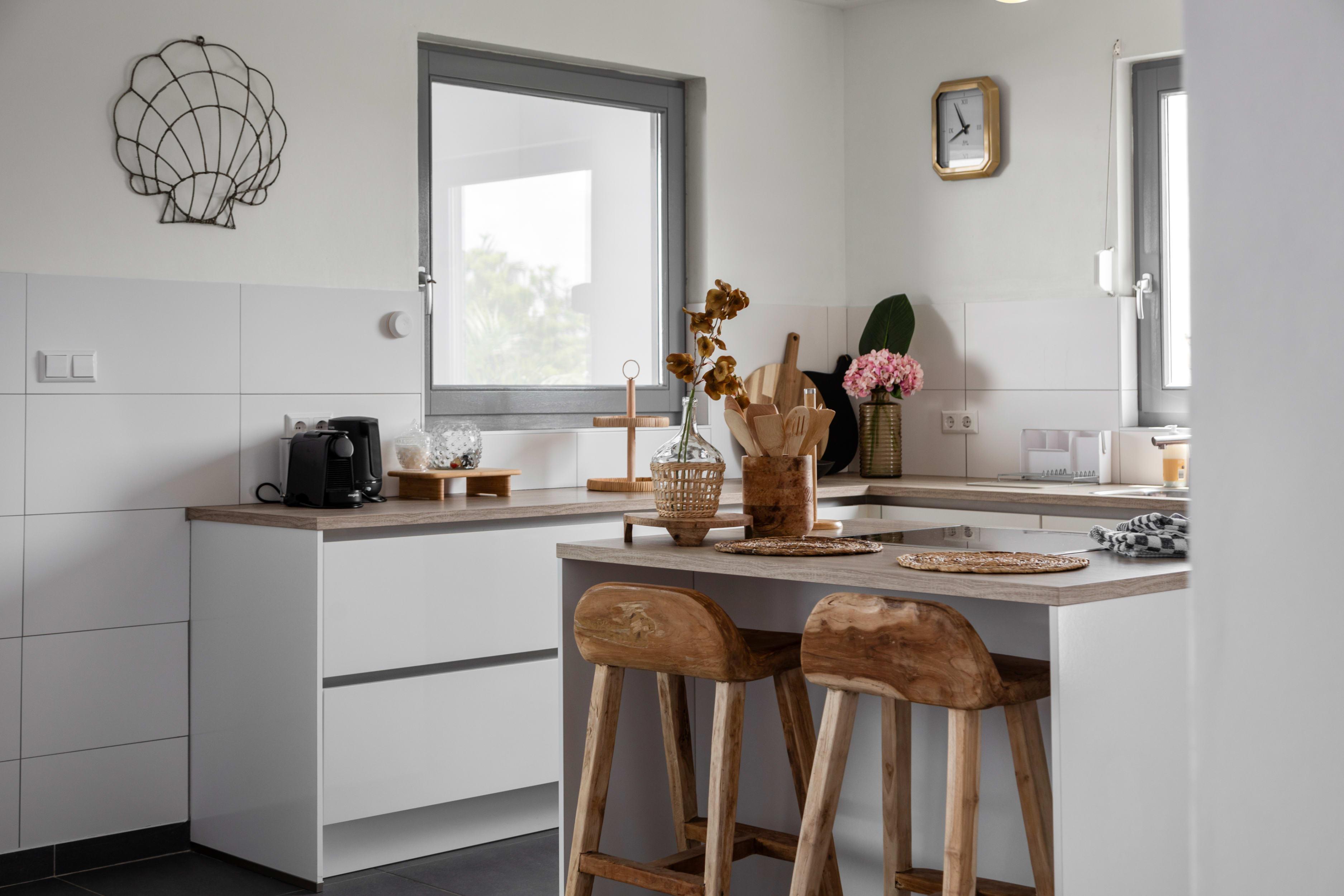 Stylish and Spacious 2-Bedroom Apartment with Hillside Views in Old Jan Thiel