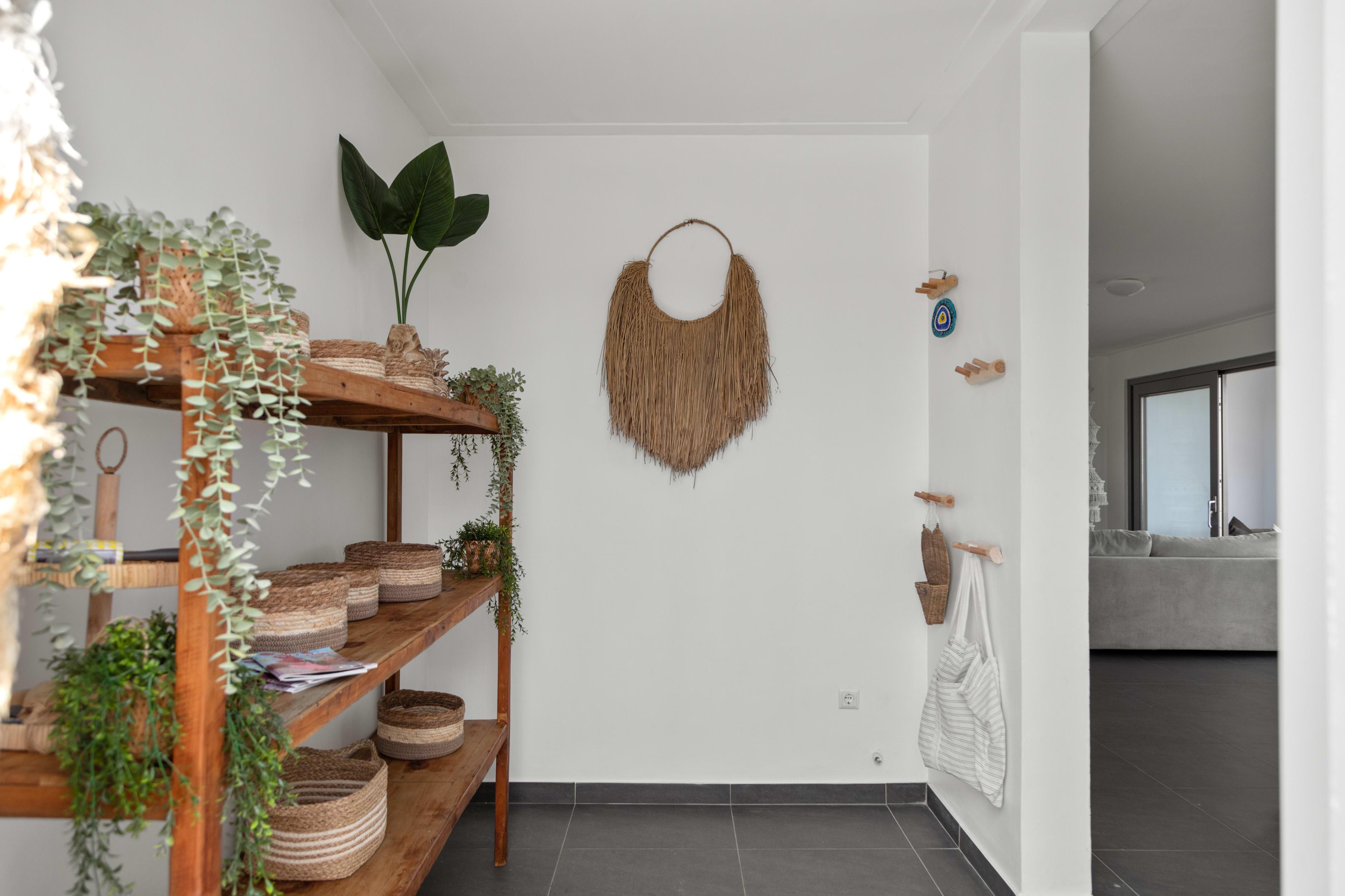 Stylish and Spacious 2-Bedroom Apartment with Hillside Views in Old Jan Thiel