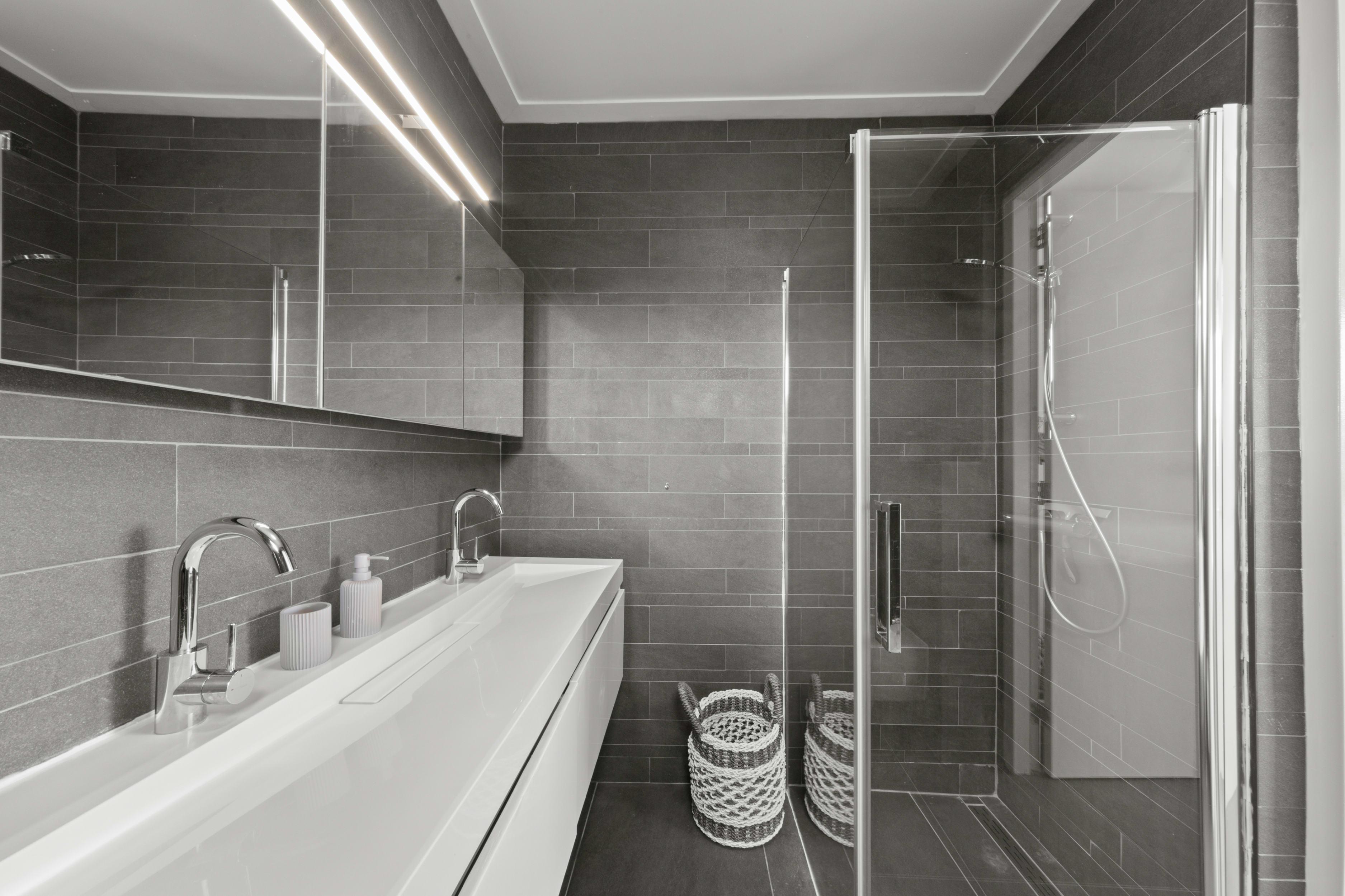 Stylish and Spacious 2-Bedroom Apartment with Hillside Views in Old Jan Thiel