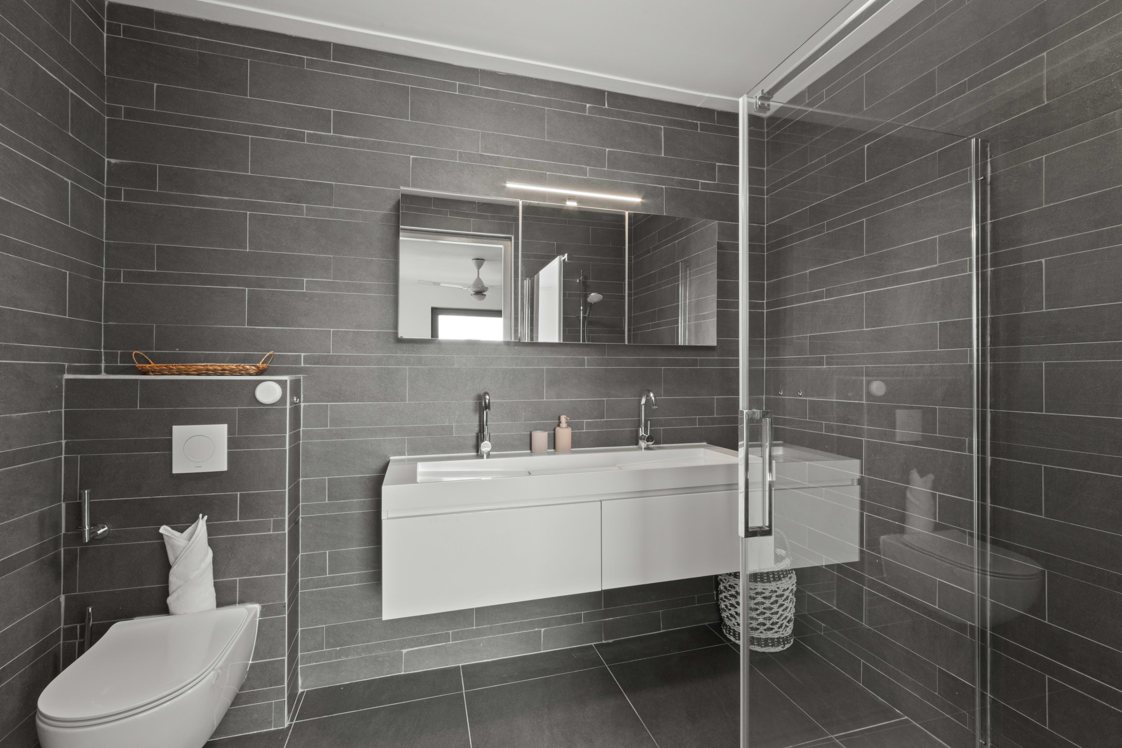 Stylish and Spacious 2-Bedroom Apartment with Hillside Views in Old Jan Thiel