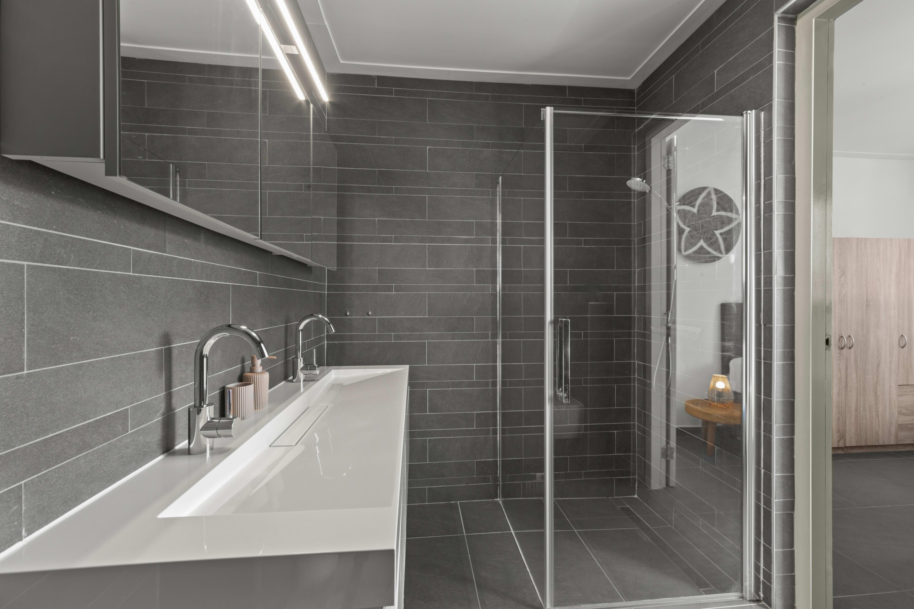 Stylish and Spacious 2-Bedroom Apartment with Hillside Views in Old Jan Thiel