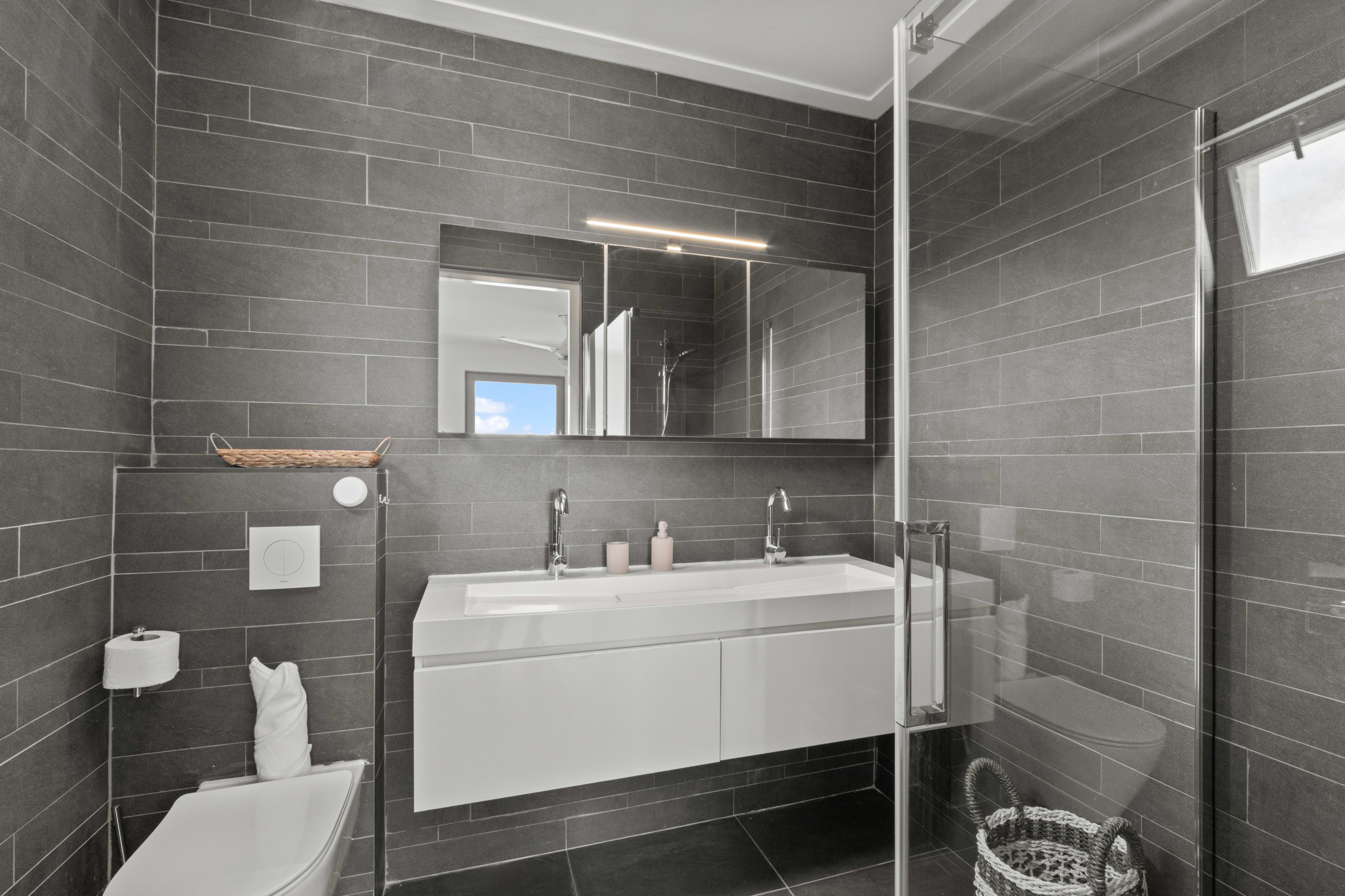 Stylish and Spacious 2-Bedroom Apartment with Hillside Views in Old Jan Thiel