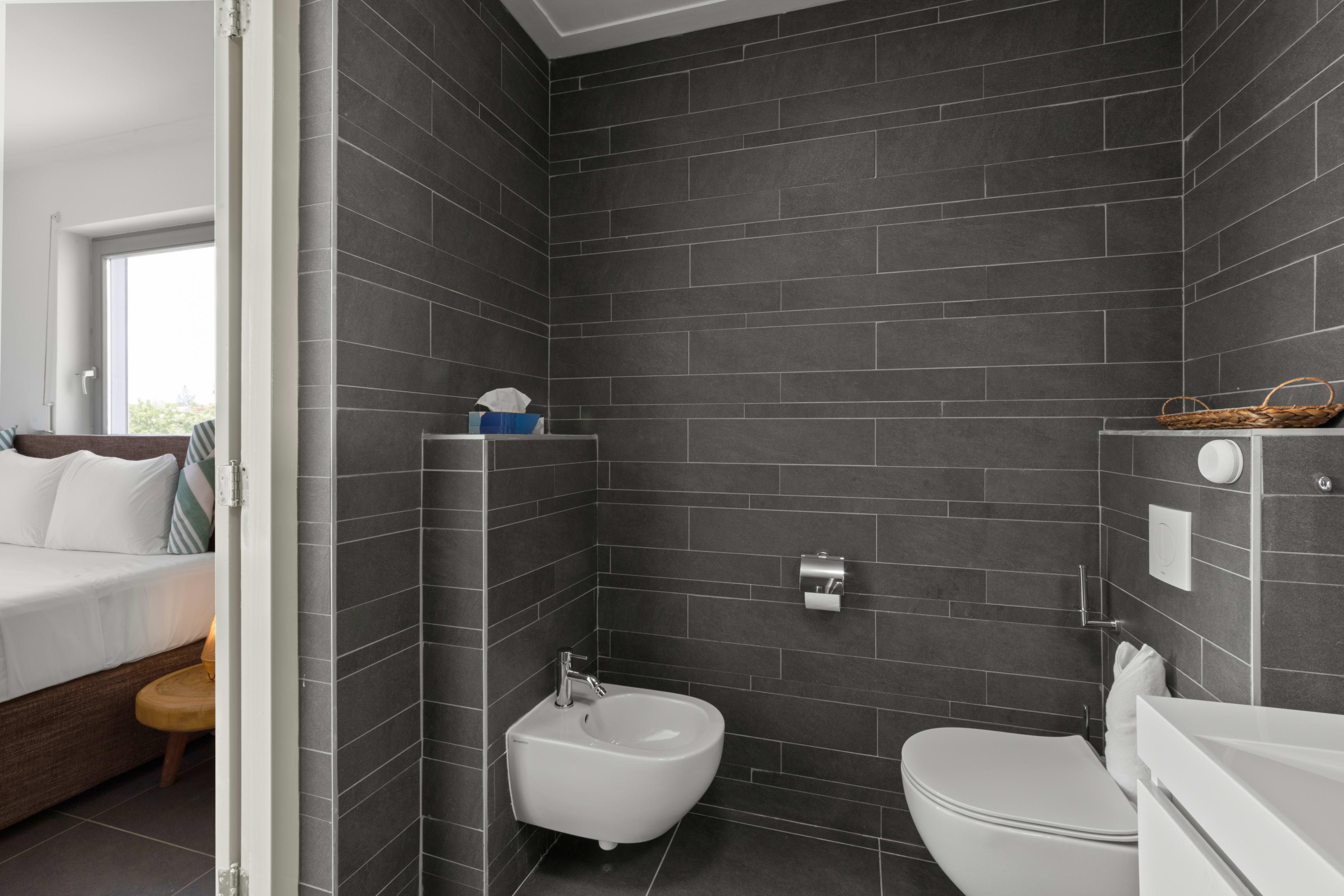 Stylish and Spacious 2-Bedroom Apartment with Hillside Views in Old Jan Thiel