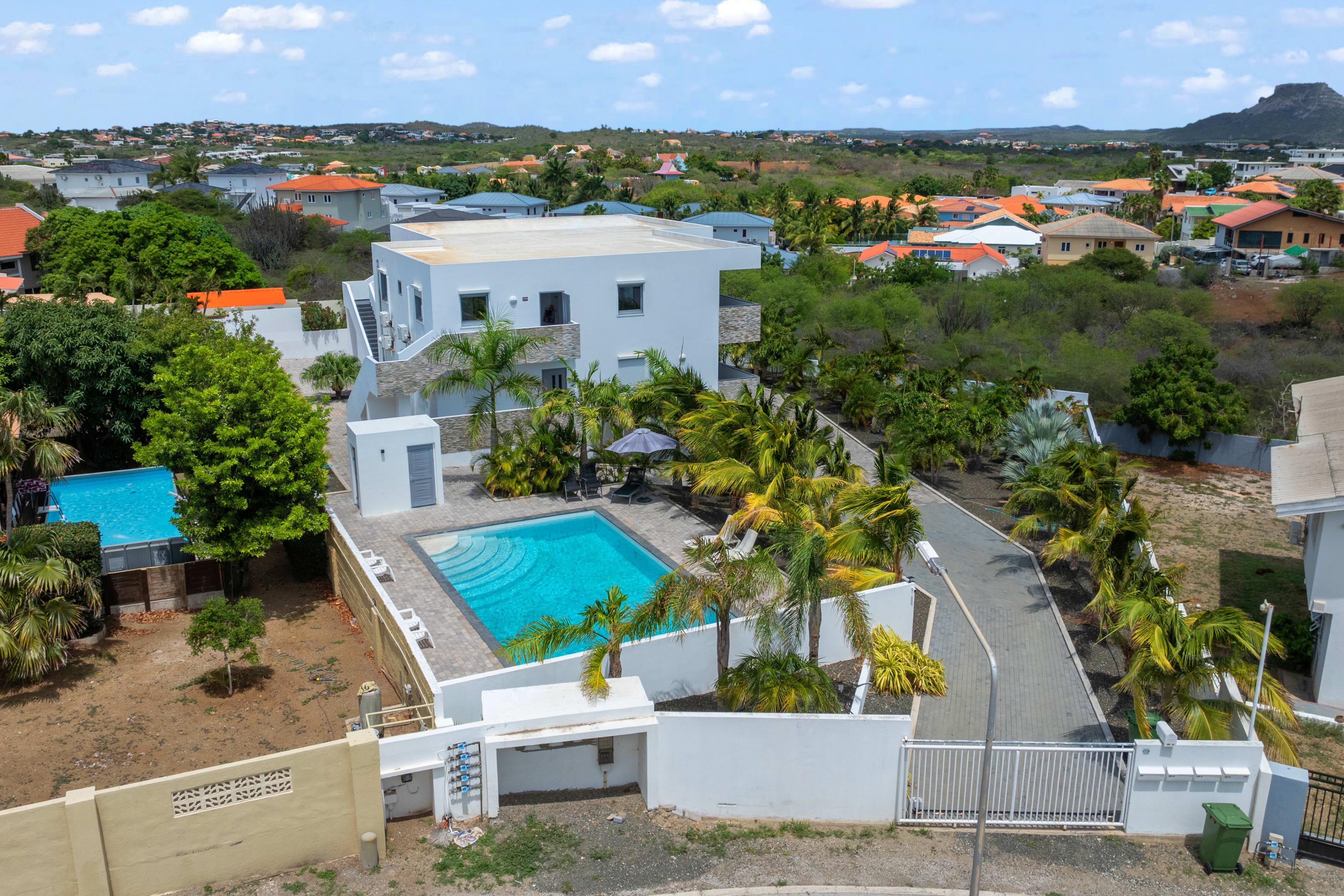 Stylish and Spacious 2-Bedroom Apartment with Hillside Views in Old Jan Thiel