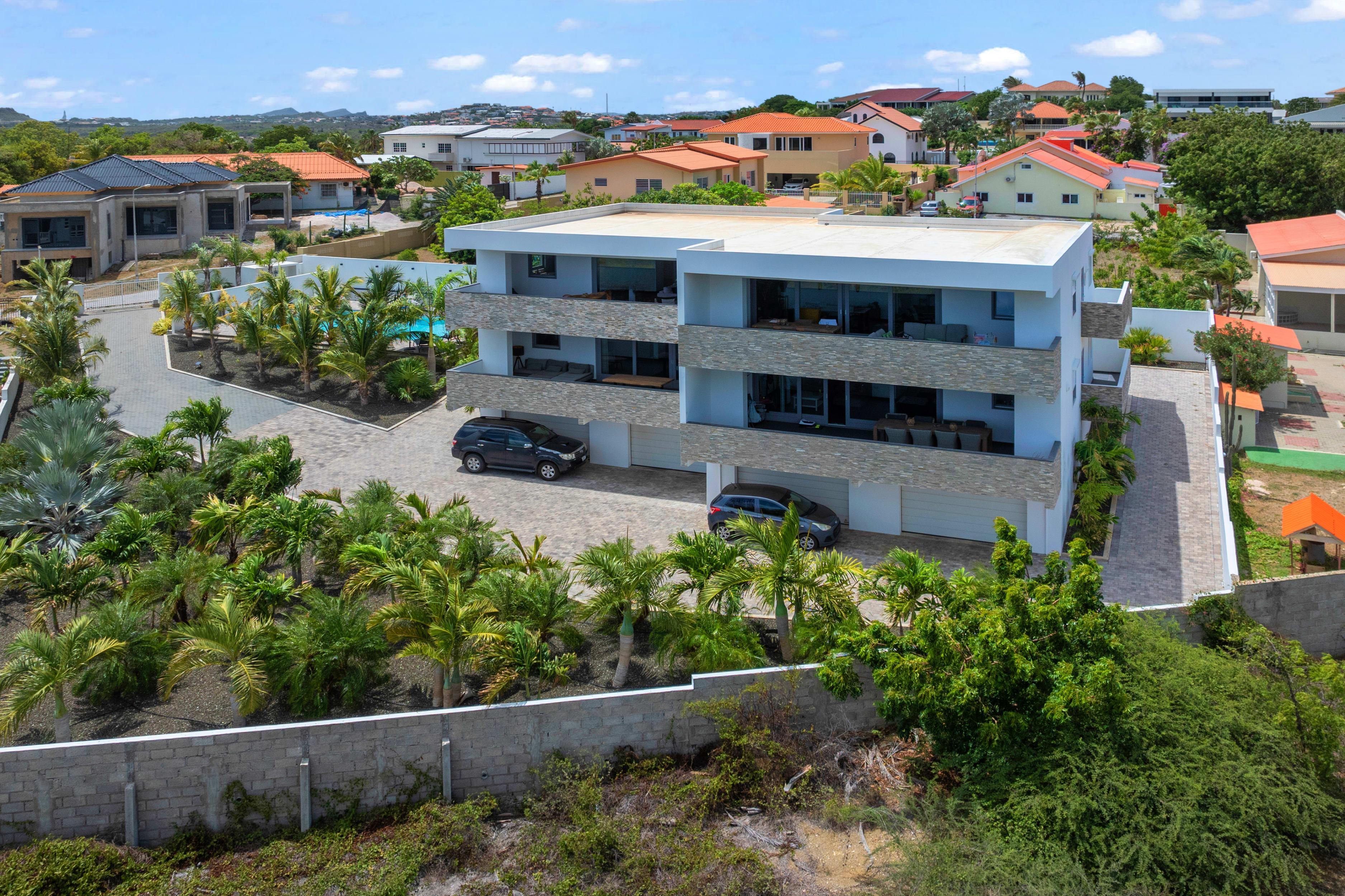 Stylish and Spacious 2-Bedroom Apartment with Hillside Views in Old Jan Thiel