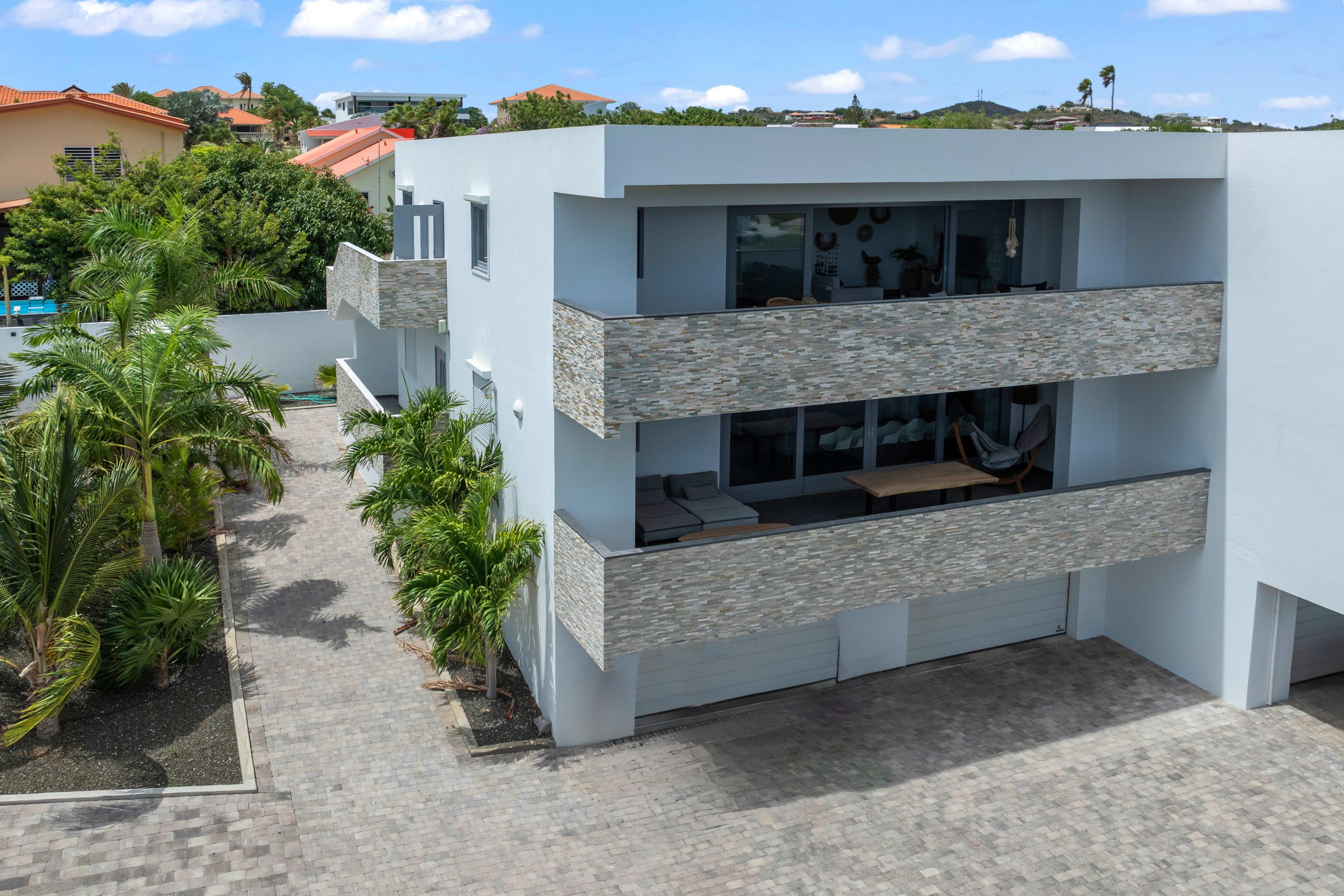 Stylish and Spacious 2-Bedroom Apartment with Hillside Views in Old Jan Thiel