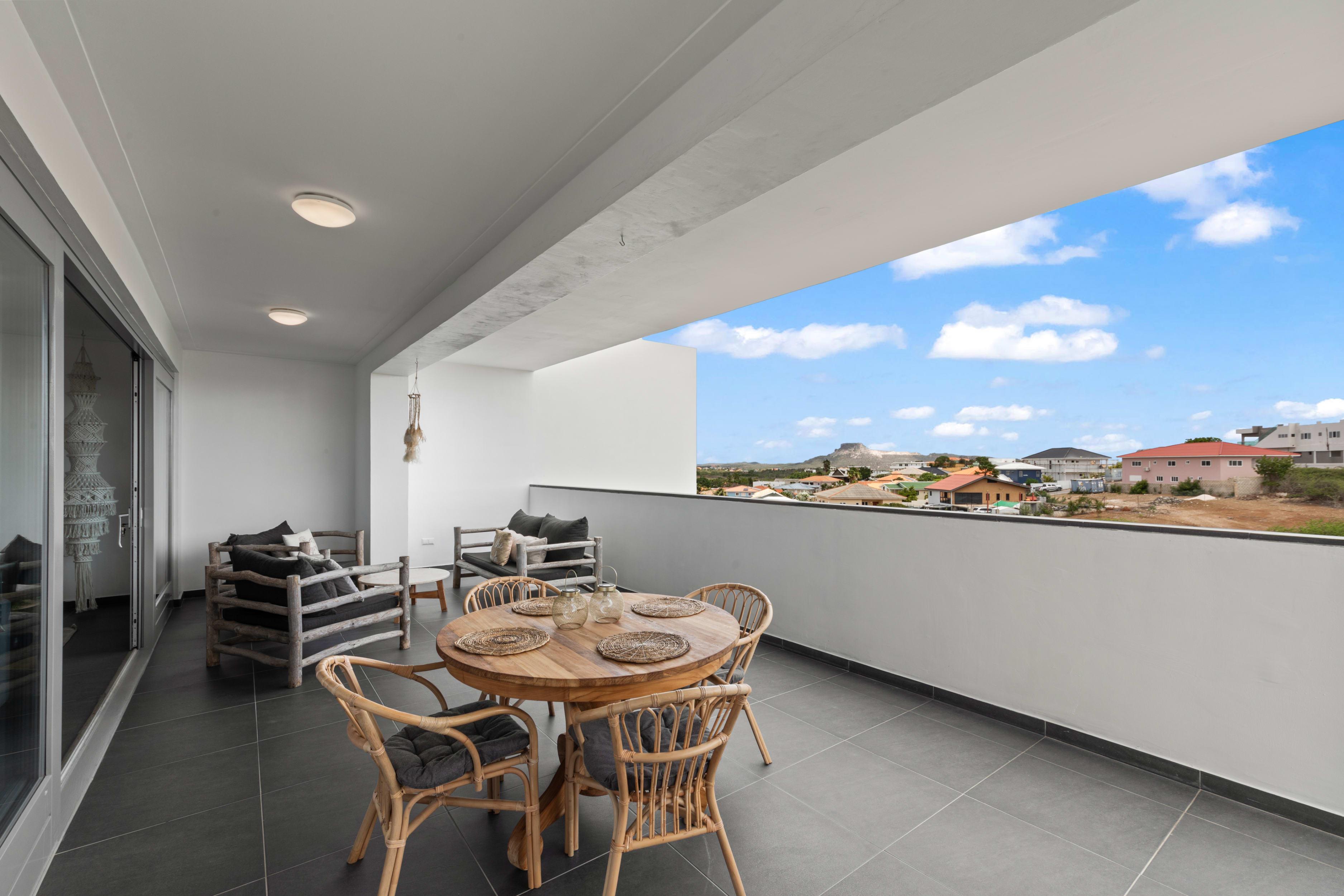 Stylish and Spacious 2-Bedroom Apartment with Hillside Views in Old Jan Thiel