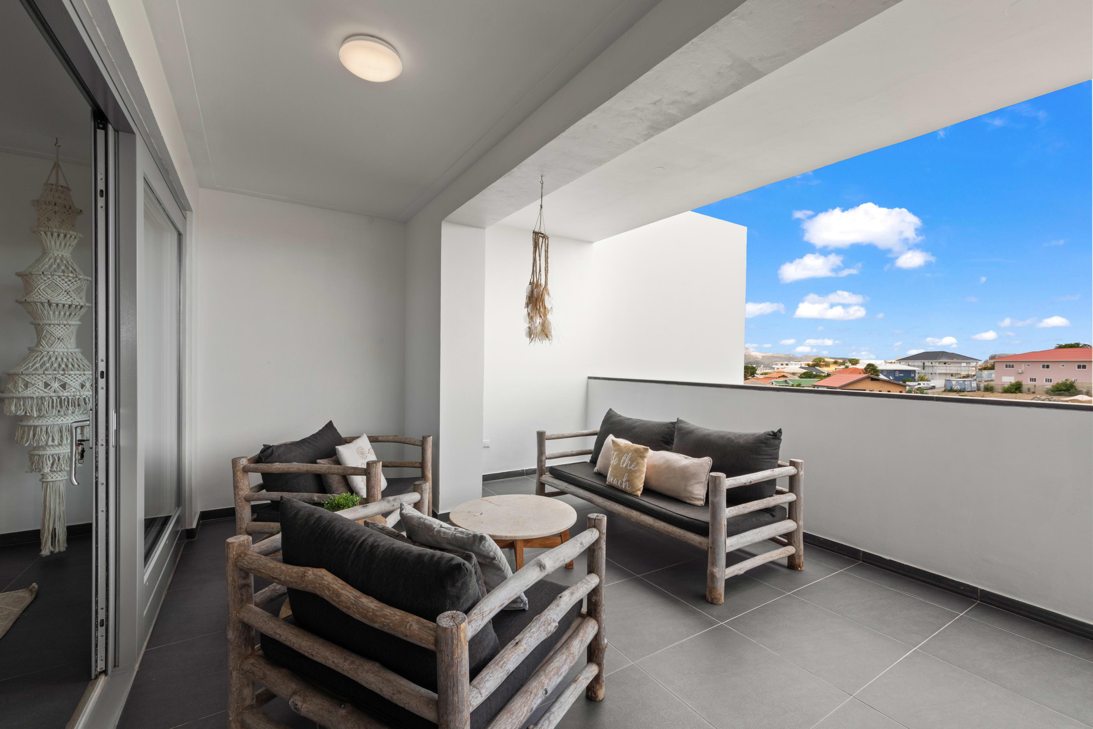 Stylish and Spacious 2-Bedroom Apartment with Hillside Views in Old Jan Thiel