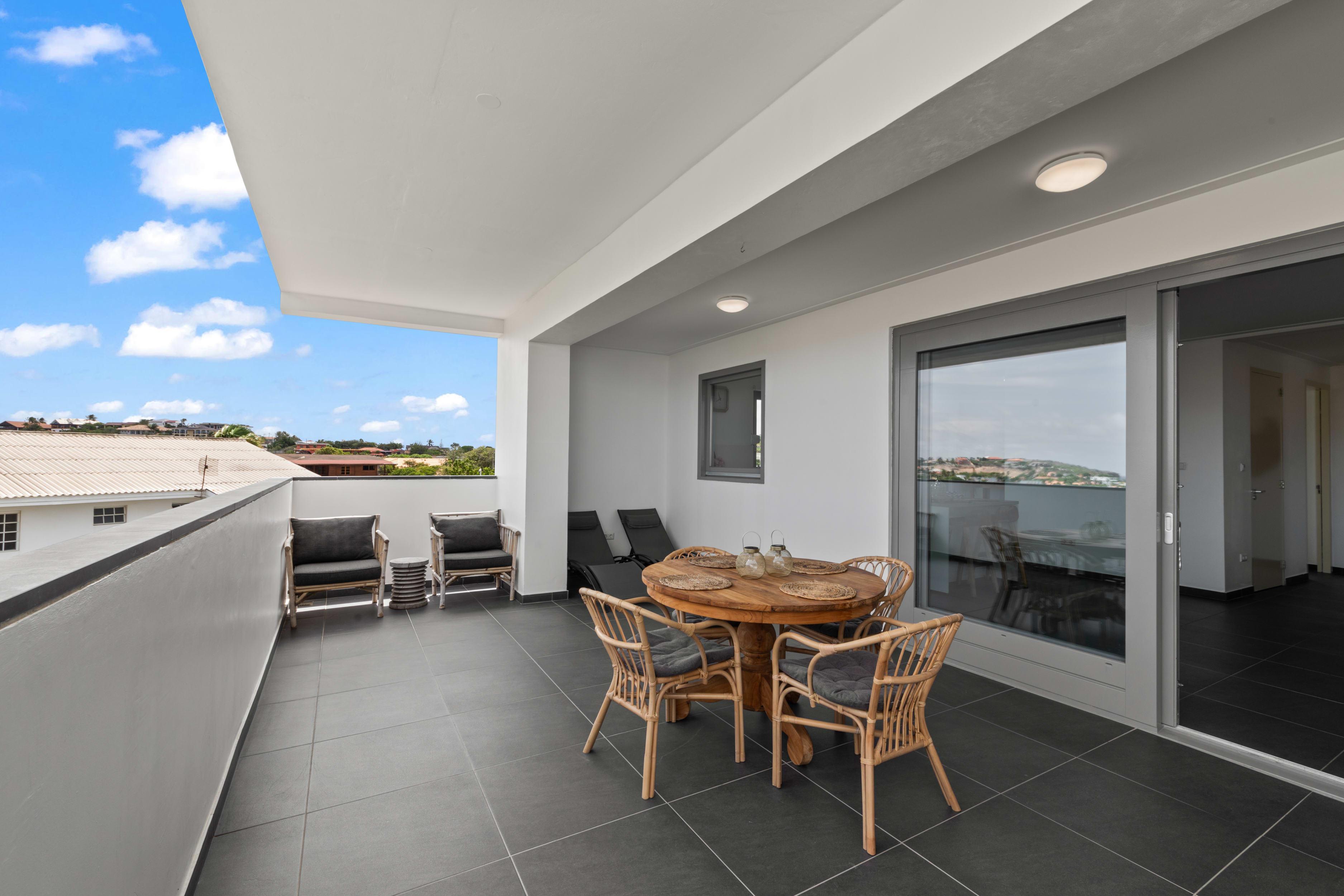 Stylish and Spacious 2-Bedroom Apartment with Hillside Views in Old Jan Thiel