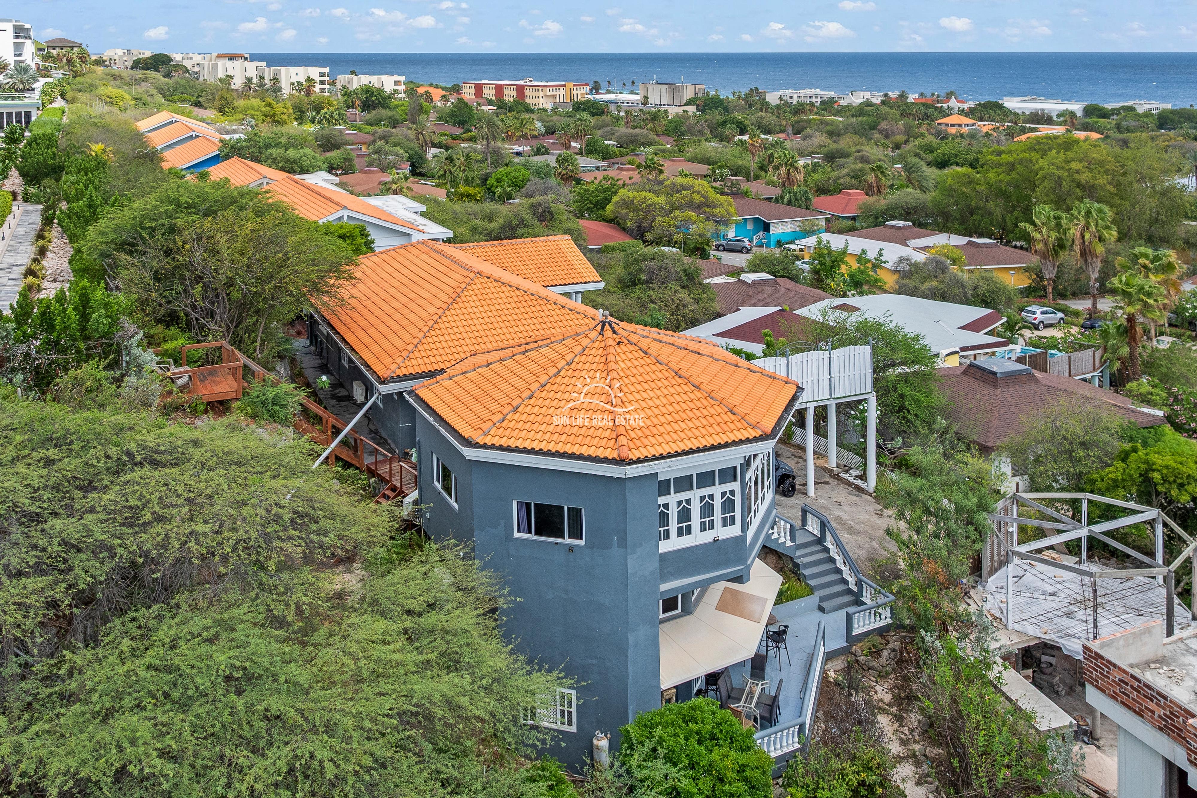 Renovated Villa with 2 Apartments & Sea Views For Sale in Piscadera