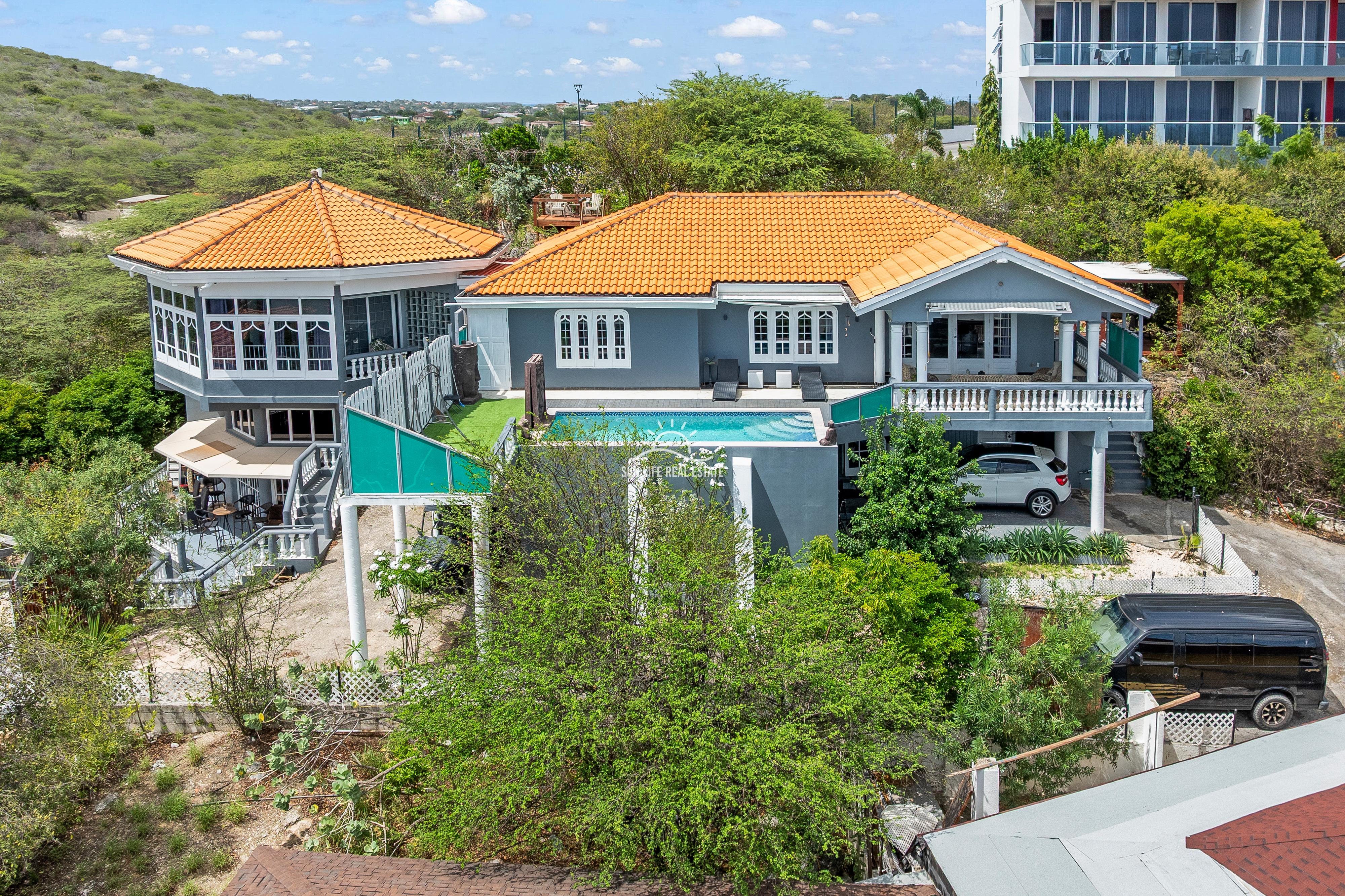 Renovated Villa with 2 Apartments & Sea Views For Sale in Piscadera