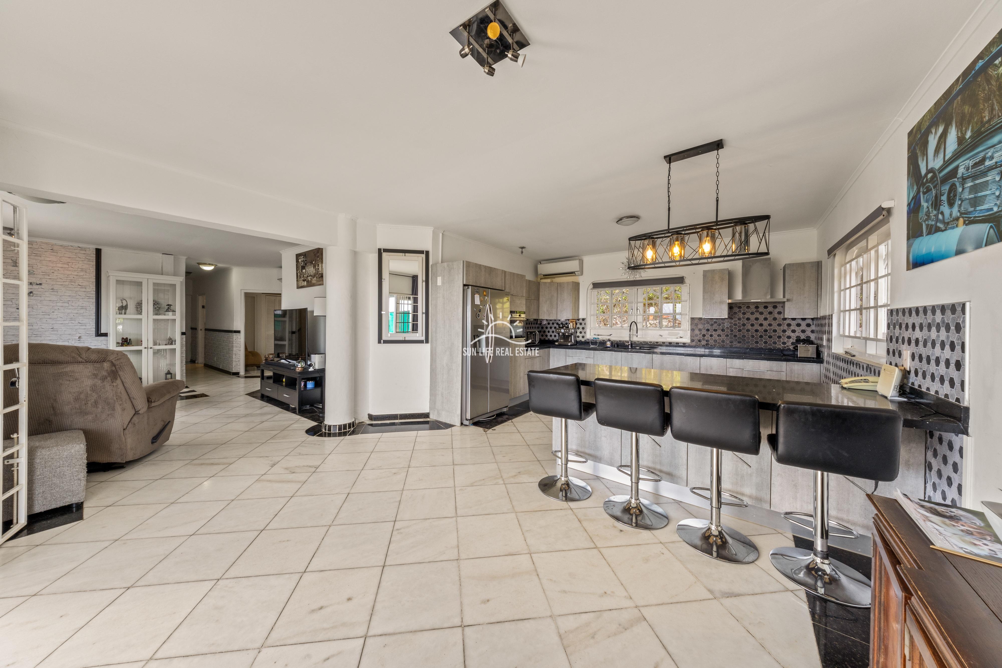 Renovated Villa with 2 Apartments & Sea Views For Sale in Piscadera