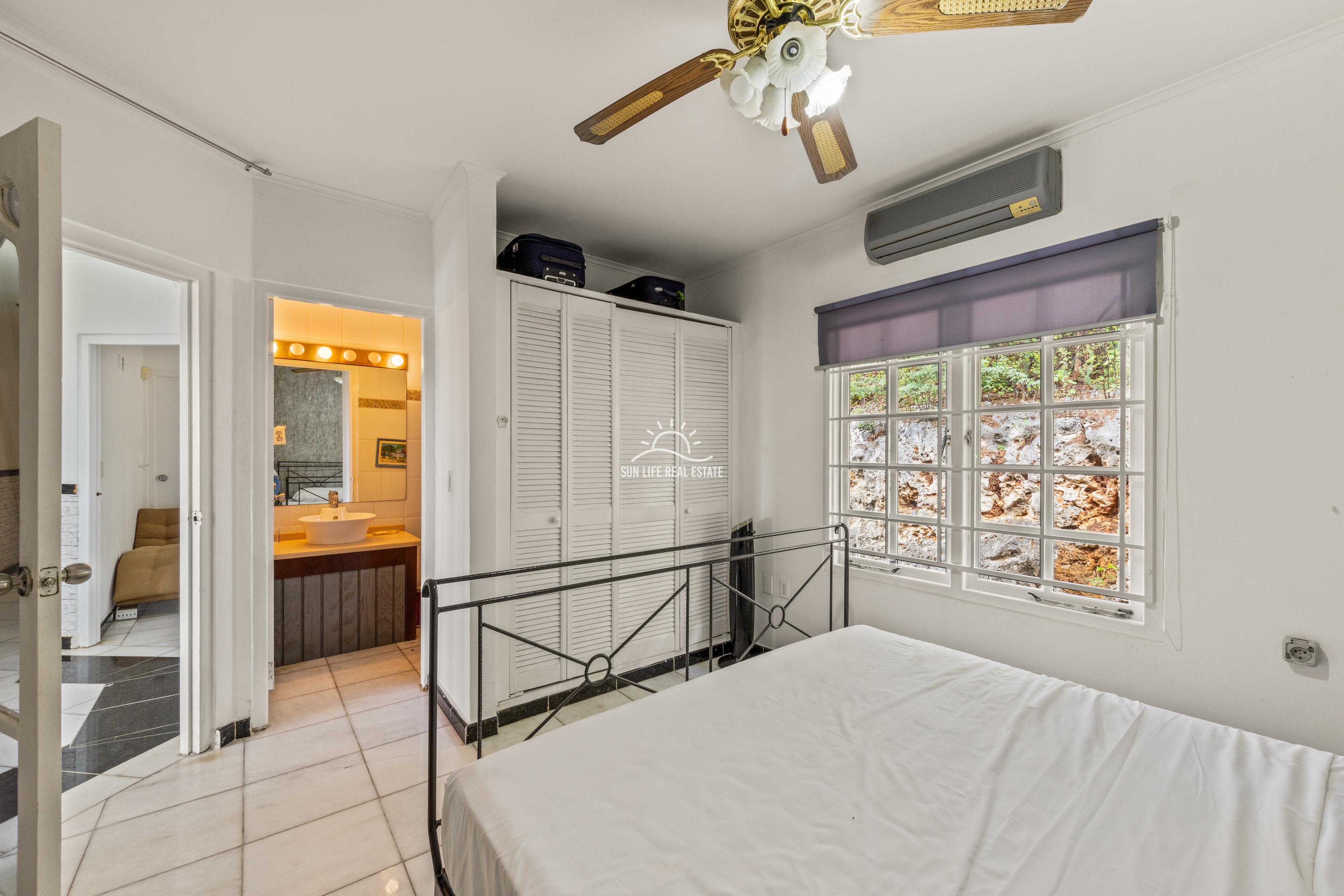 Renovated Villa with 2 Apartments & Sea Views For Sale in Piscadera