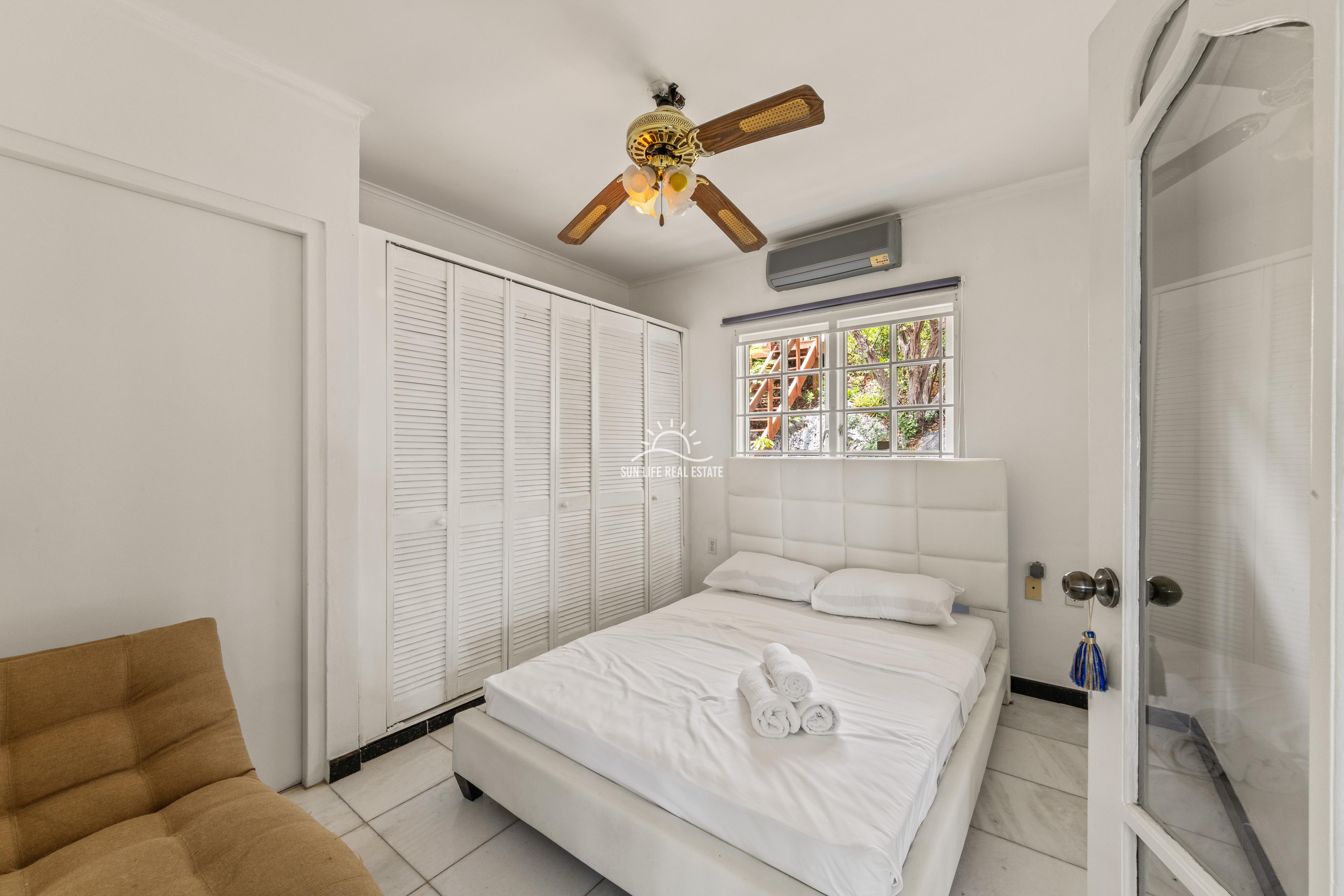 Renovated Villa with 2 Apartments & Sea Views For Sale in Piscadera