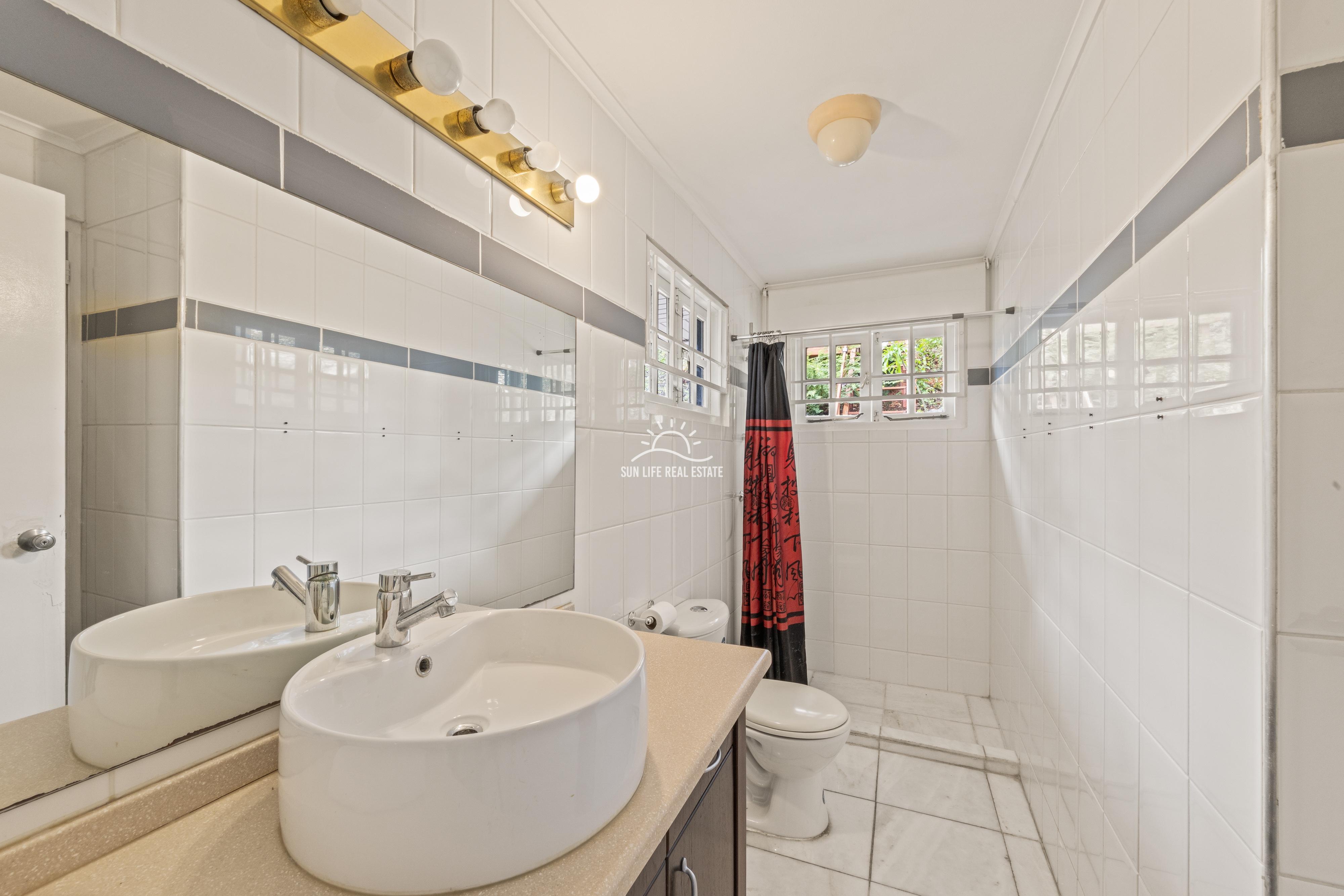 Renovated Villa with 2 Apartments & Sea Views For Sale in Piscadera